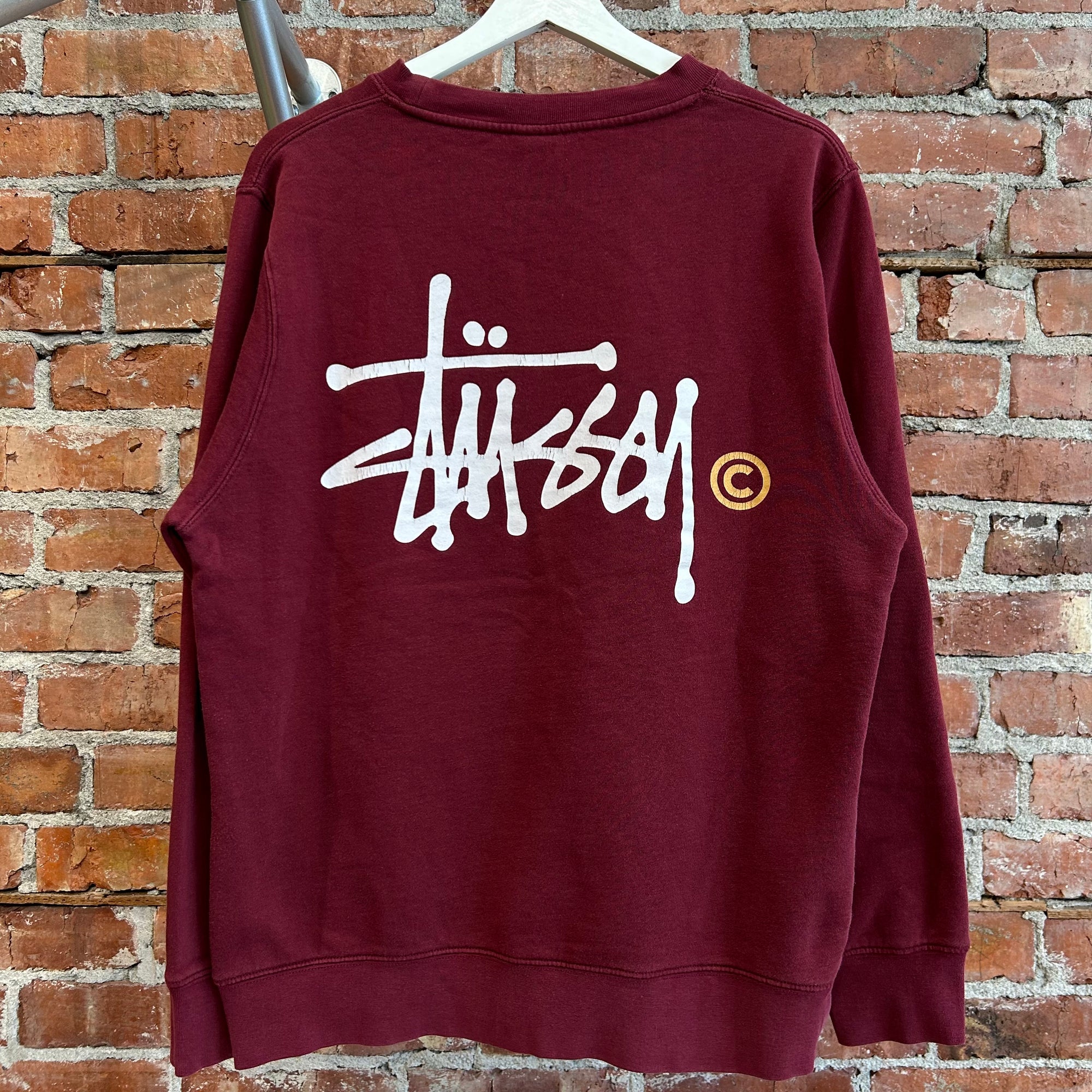 STUSSY CLASSIC LOGO CREWNECK ‘MAROON’