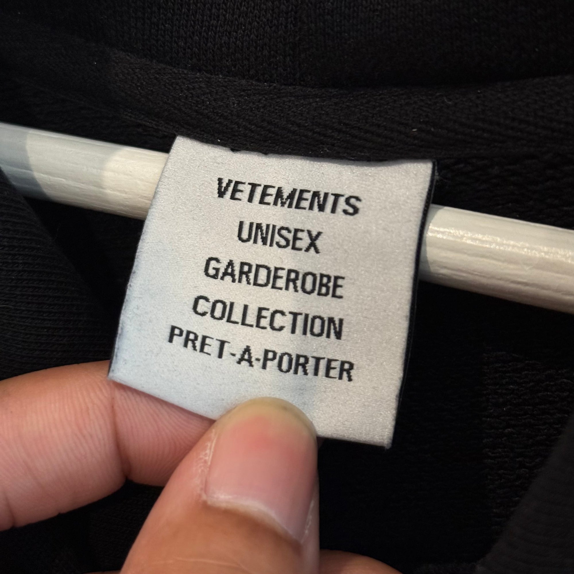 VETEMENTS LIMITED EDITION CARETAG LOGO HOODIE ‘BLACK’