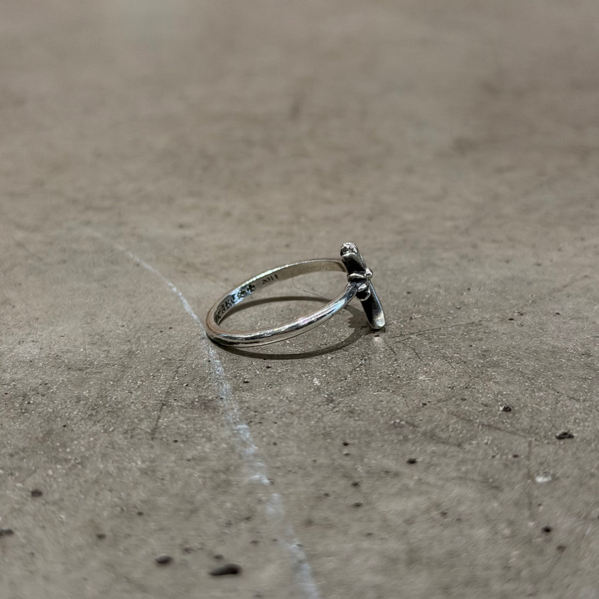 CHROME HEARTS CROSS BUBBLEGUM RING ‘SILVER’