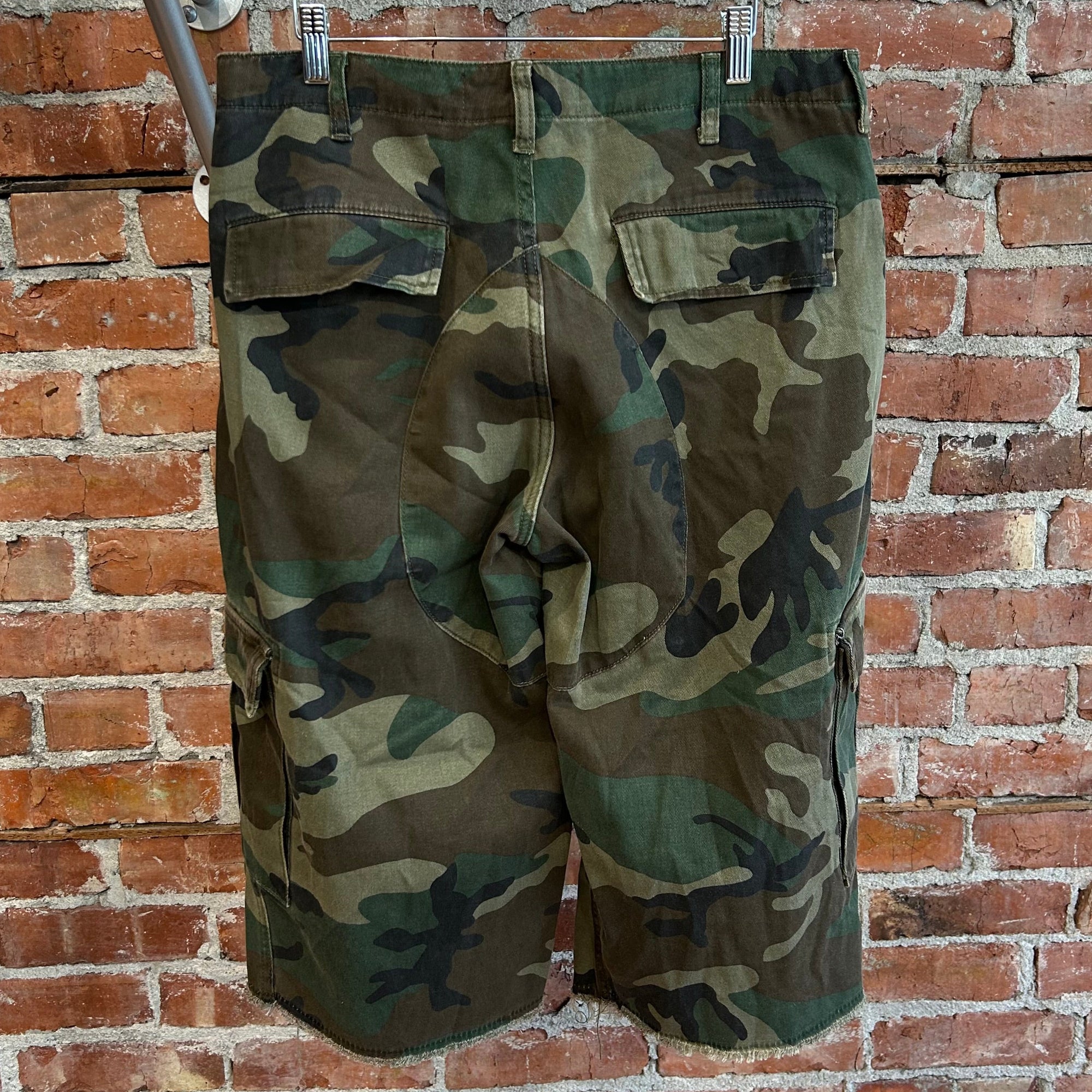 BASKETCASE GALLERY DISTRESSED CARGO SHORTS ‘CAMO’