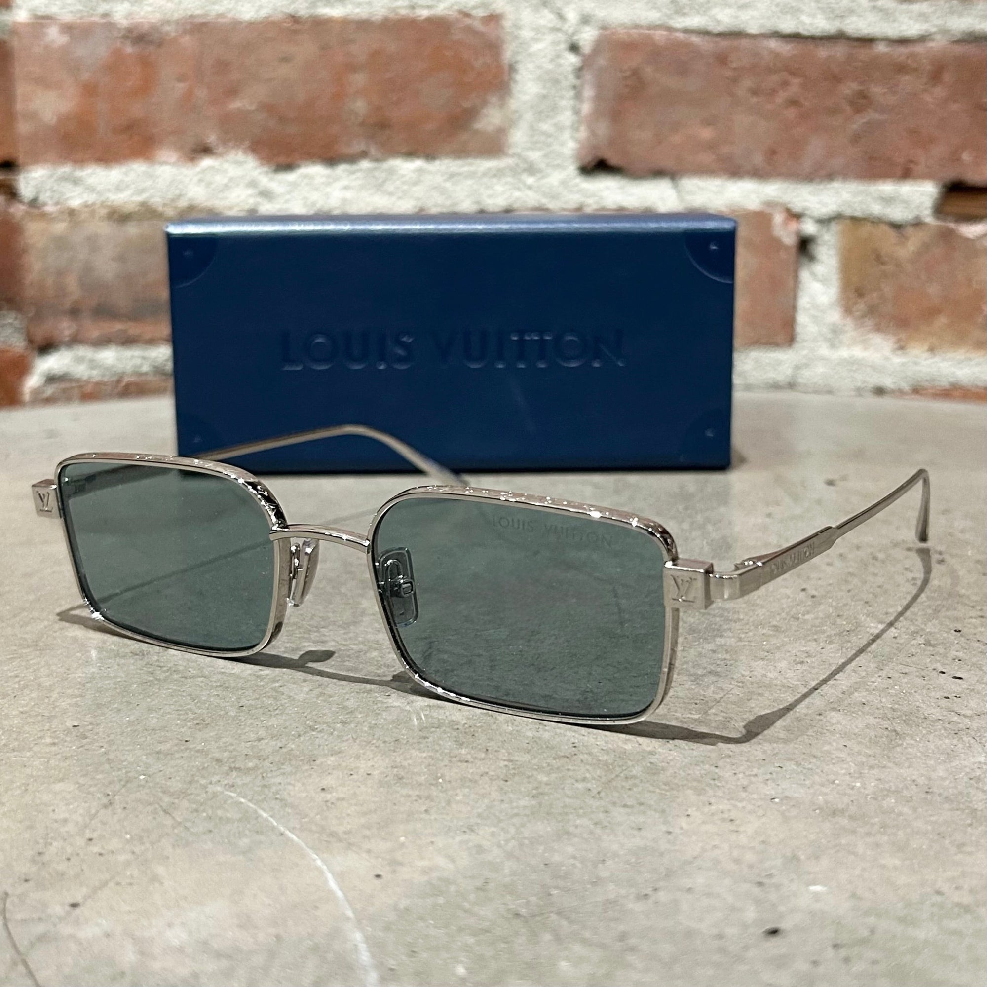 LOUIS VUITTON PURE SQUARE S00 SUNGLASSES ‘SILVER’