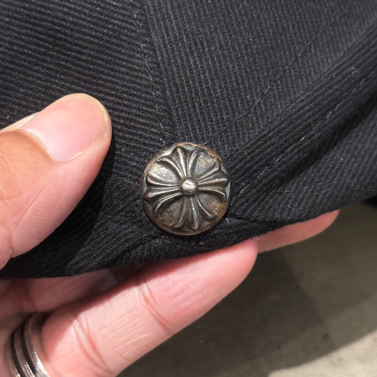 CHROME HEARTS SCROLL LOGO BASEBALL HAT ‘BLACK’
