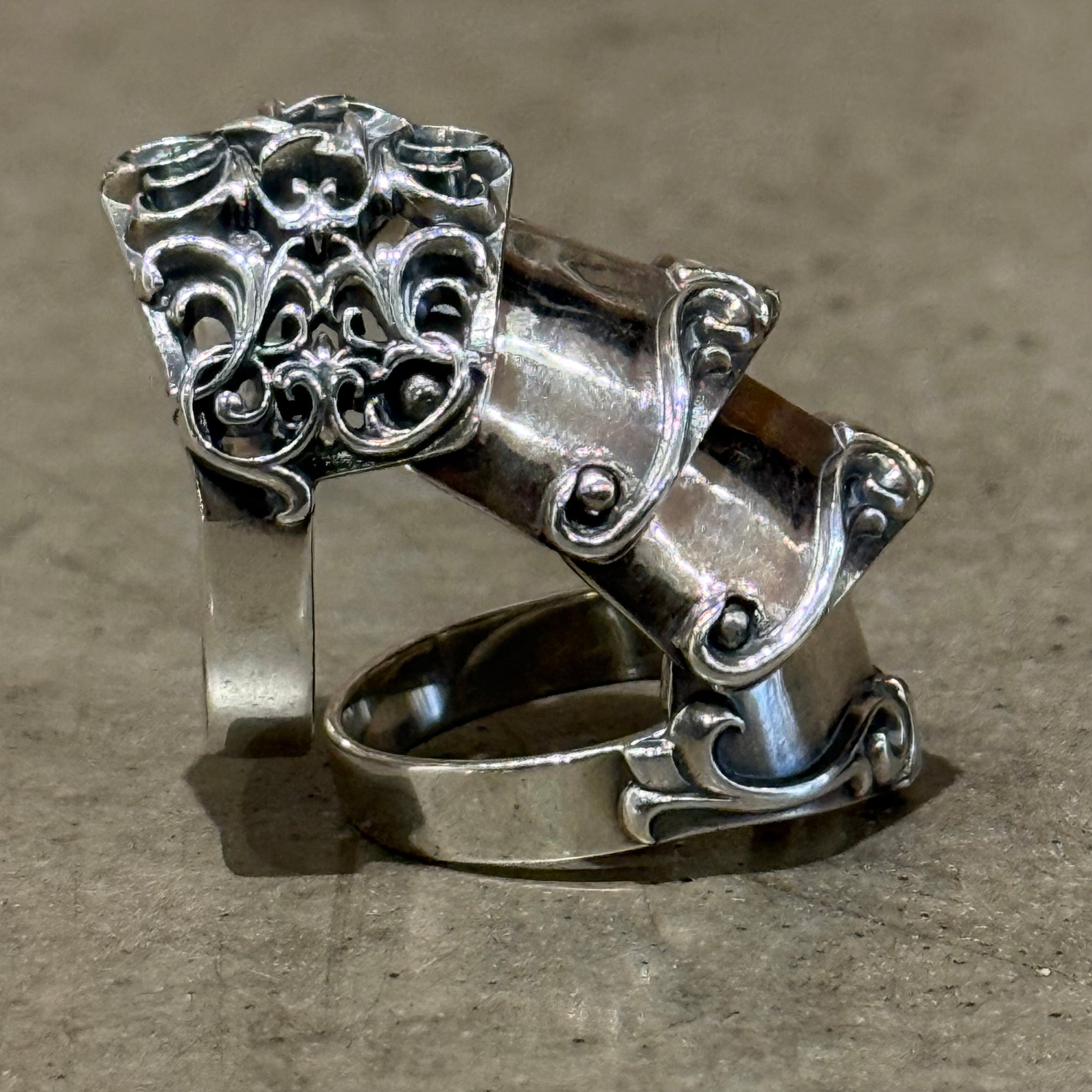 DEAL DESIGN FULL SHADE ARMOR RING 'SILVER'