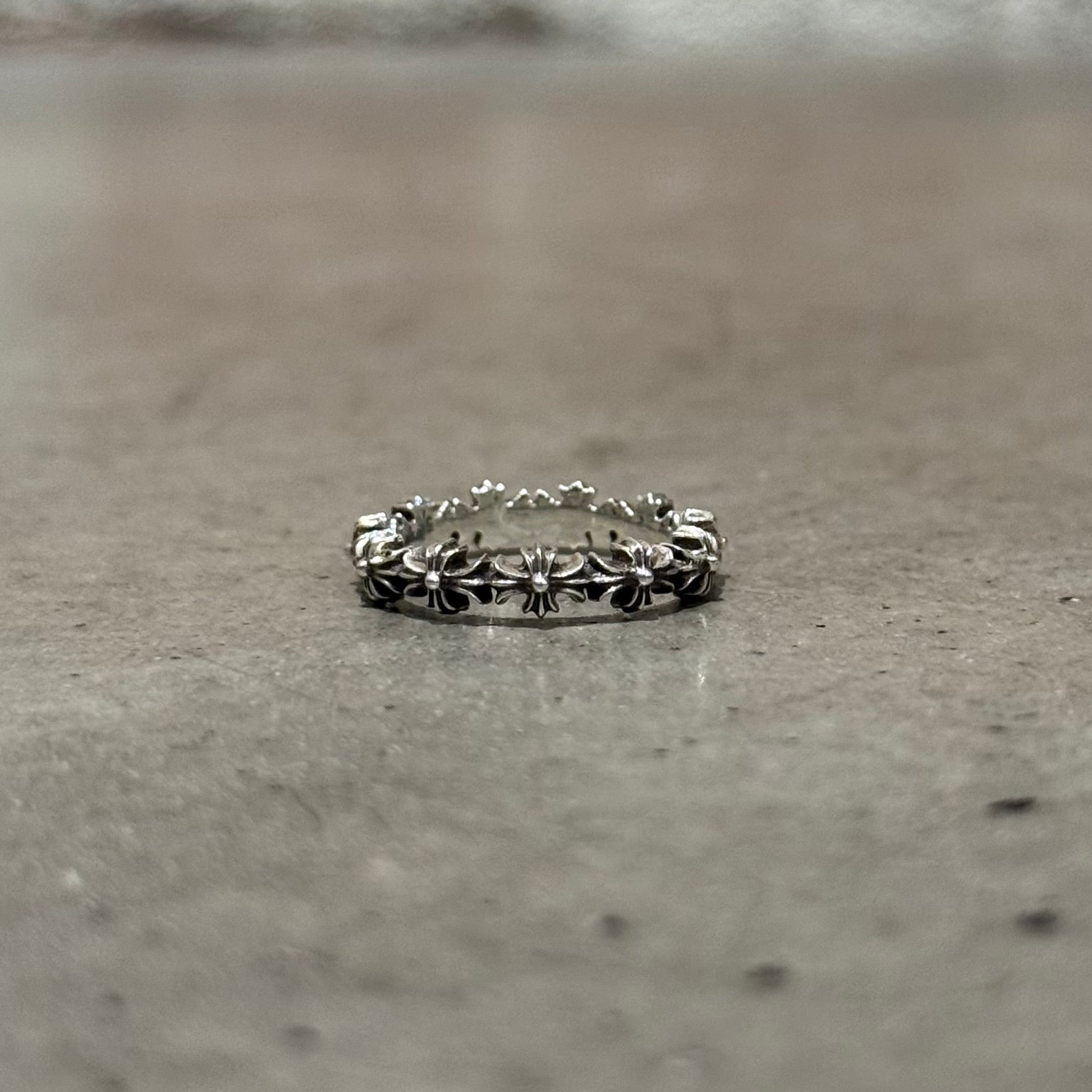 CHROME HEARTS TINY-E BAND RING ‘SILVER’
