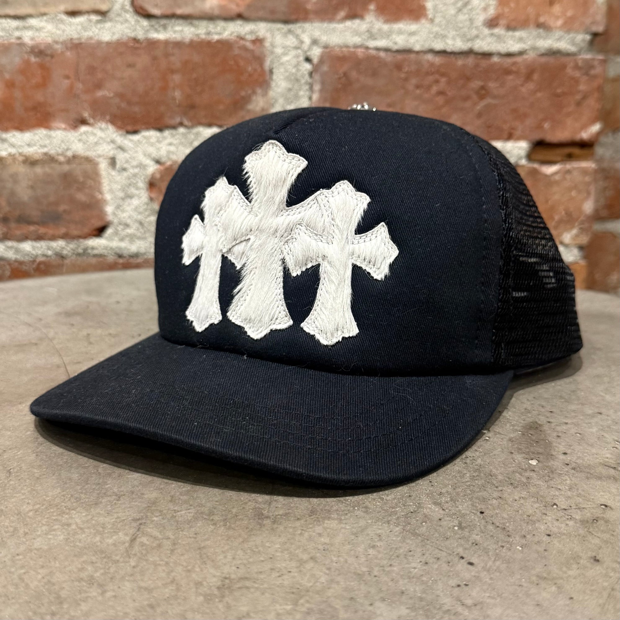 CHROME HEARTS TRIPLE PONY HAIR CROSS PATCH TRUCKER ‘BLACK’