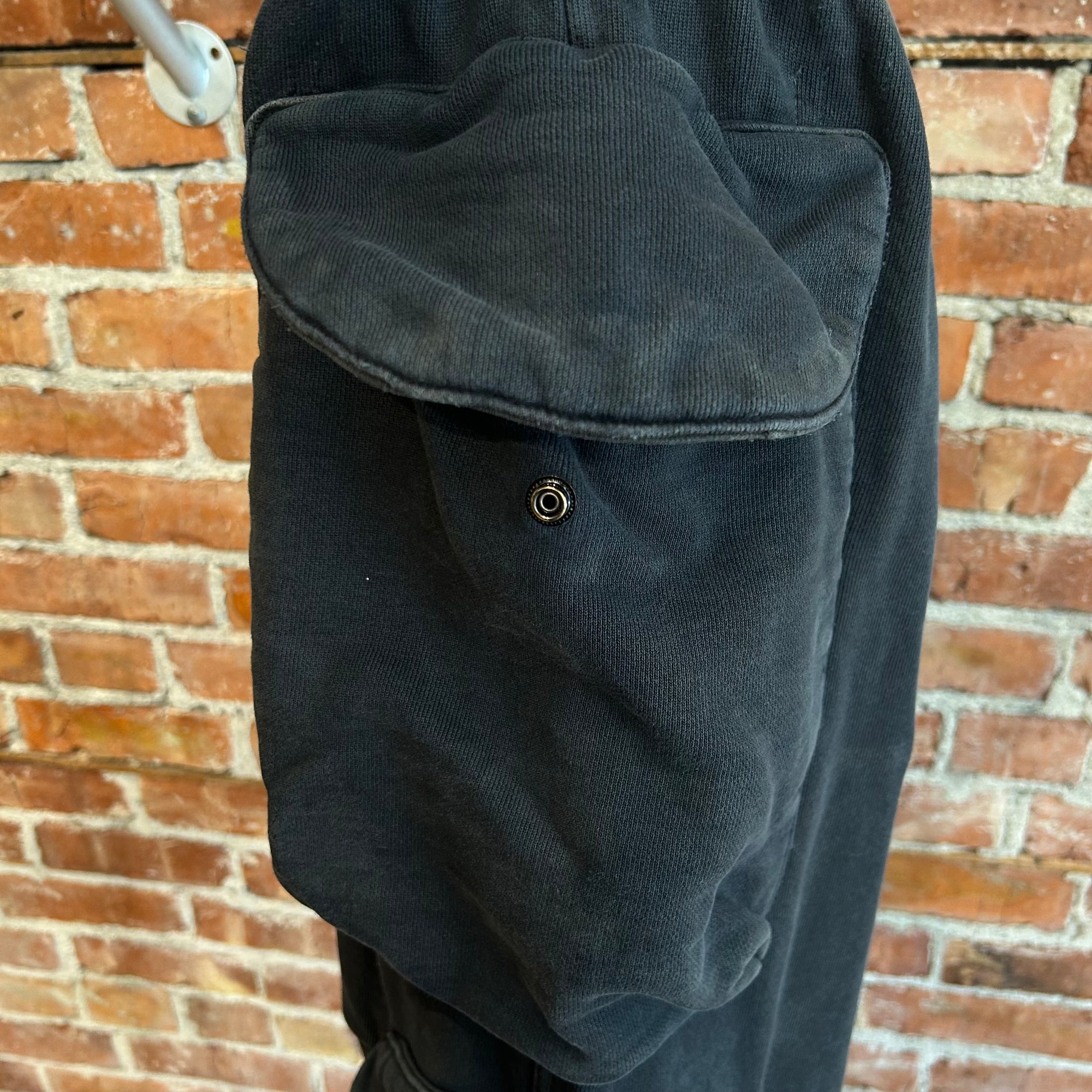 ENTIRE STUDIOS NINJA UTILITY CARGO SWEATS ‘COAL’