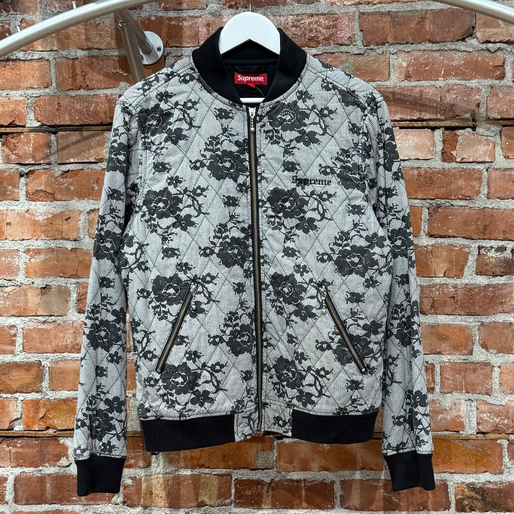 SUPREME SS17 QUILTED LACE FLORAL BOMBER ‘GREY’