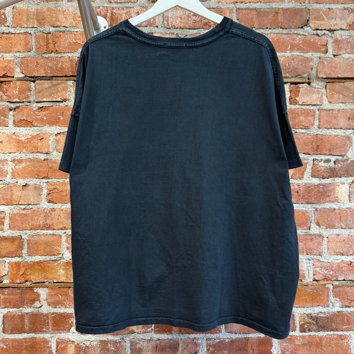 RHUDE BOXY SCRIPT TEE ‘BLACK’