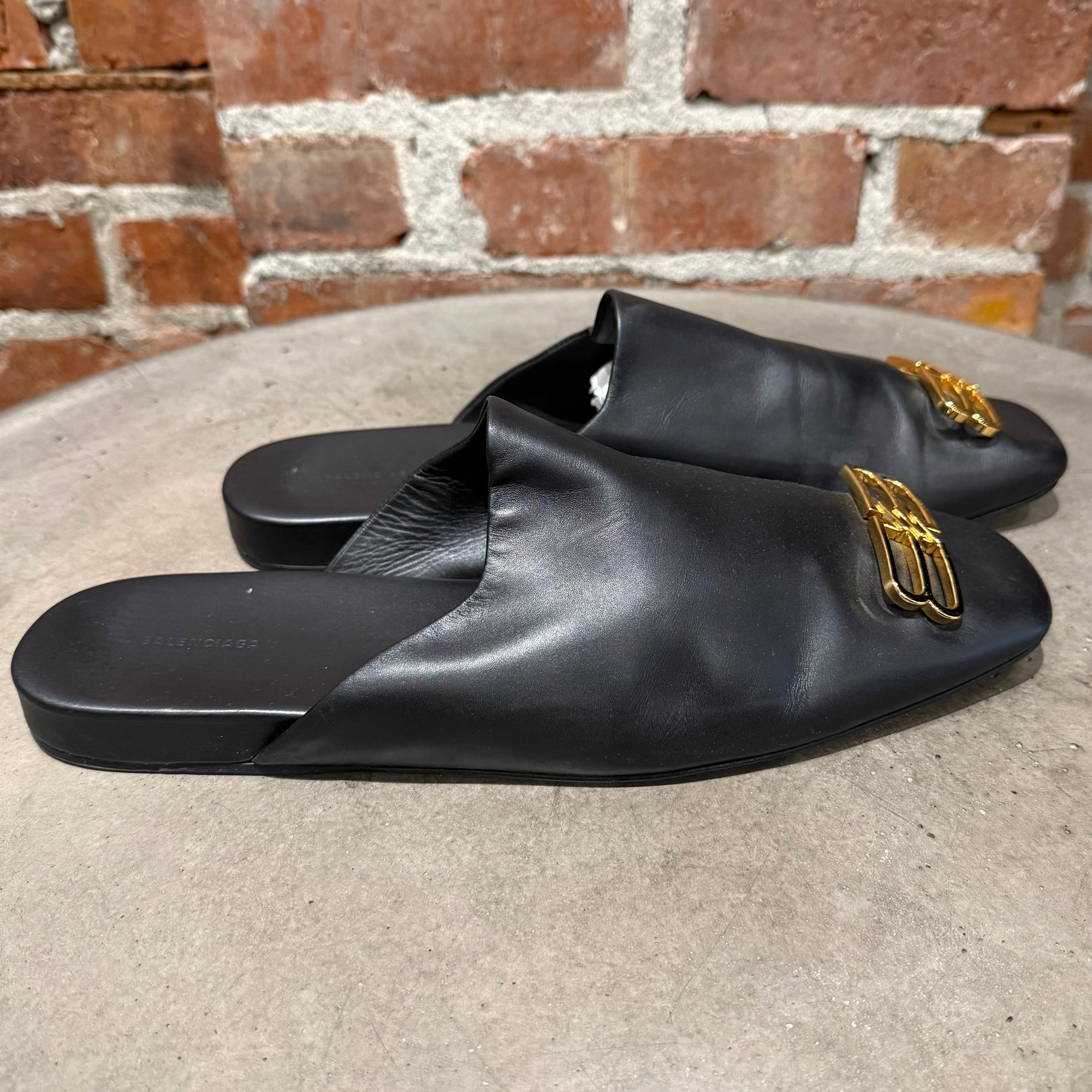 BALENCIAGA CALFSKIN LEATHER COSY BB MULES ‘BLACK’