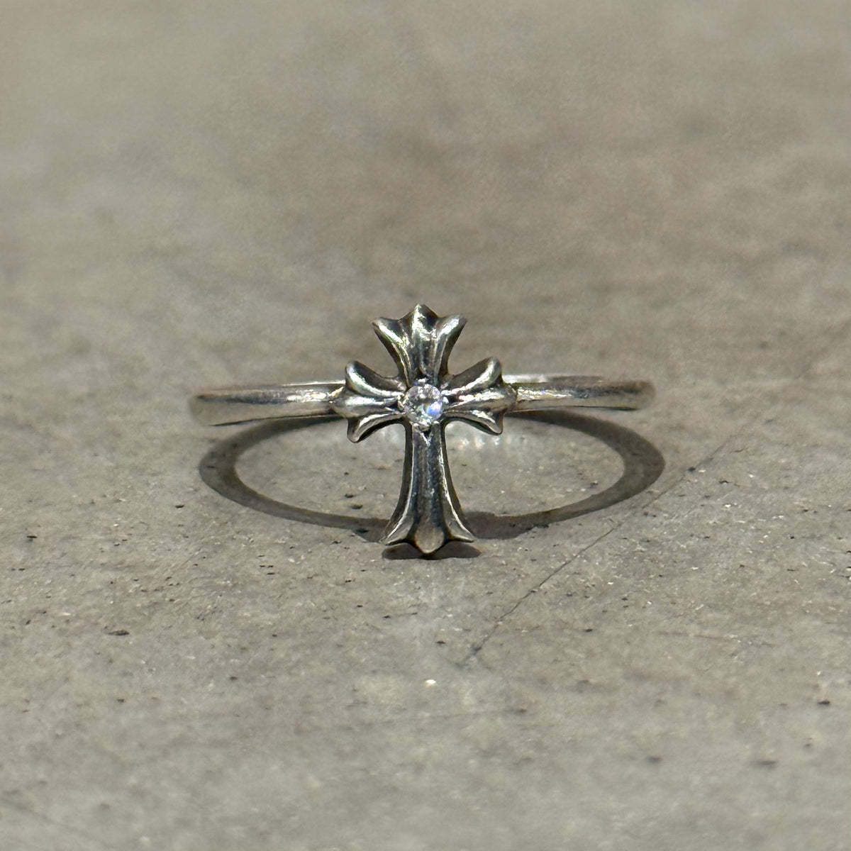 CHROME HEARTS DIAMOND CROSS BUBBLEGUM RING ‘SILVER’