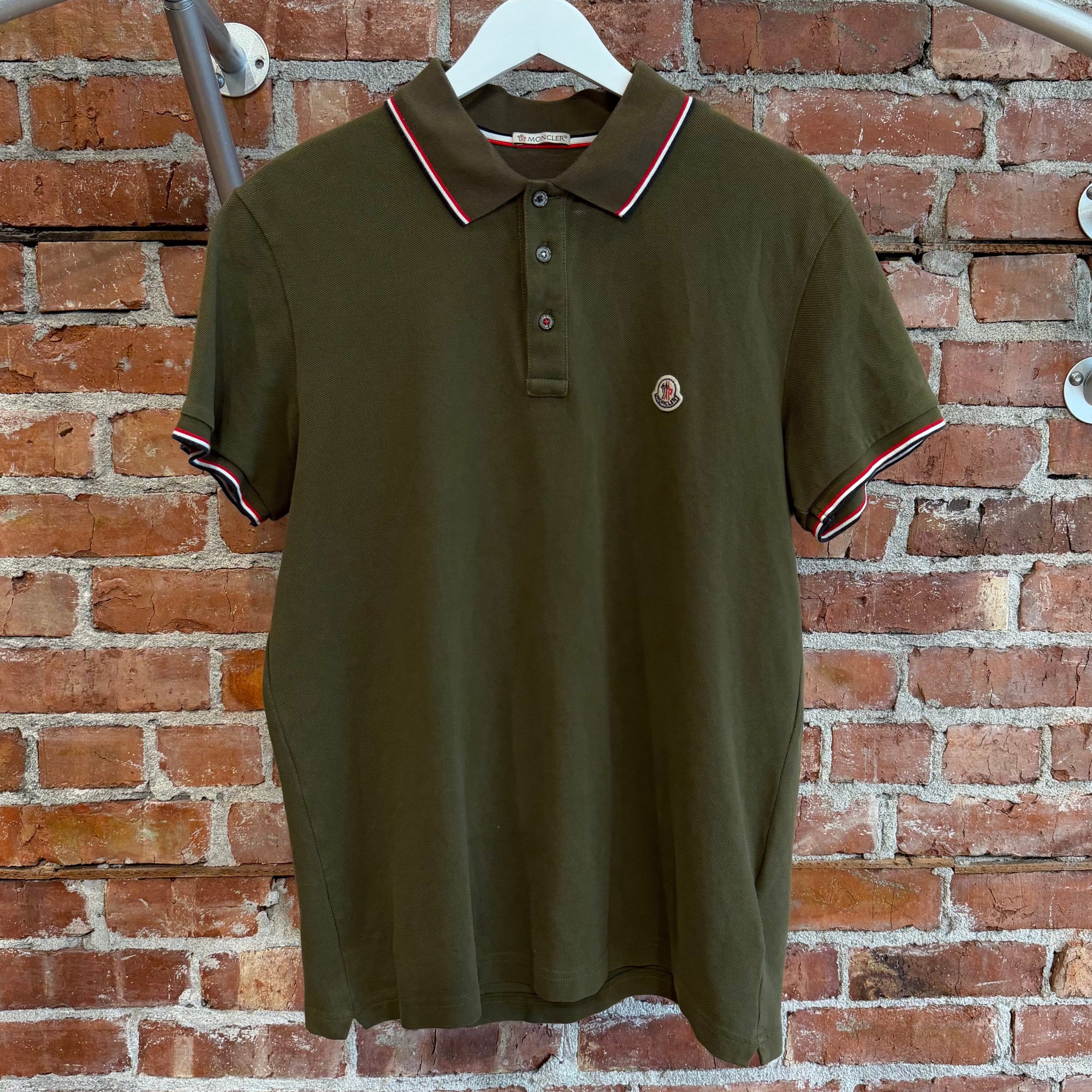 MONCLER TRICOLOR TRIMMED PIQUE POLO ‘OLIVE’