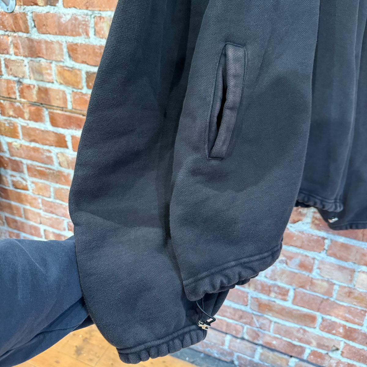 THUG CLUB POCKET CREWNECK ‘BLACK’