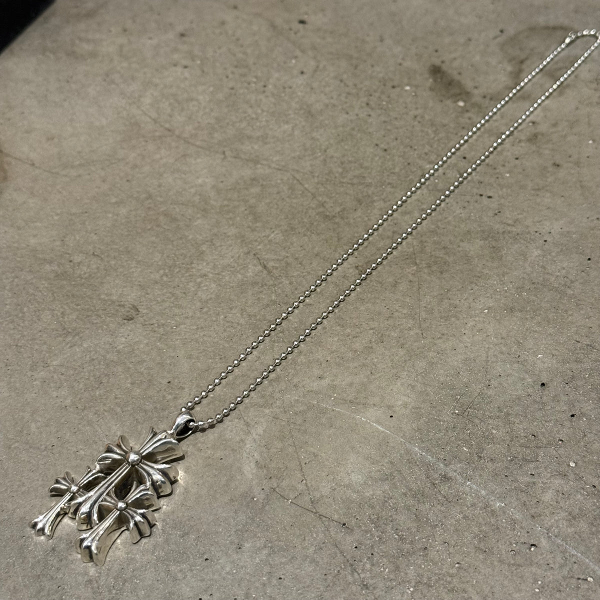CHROME HEARTS SMALL TRIPLE CROSS NECKLACE ‘SILVER’