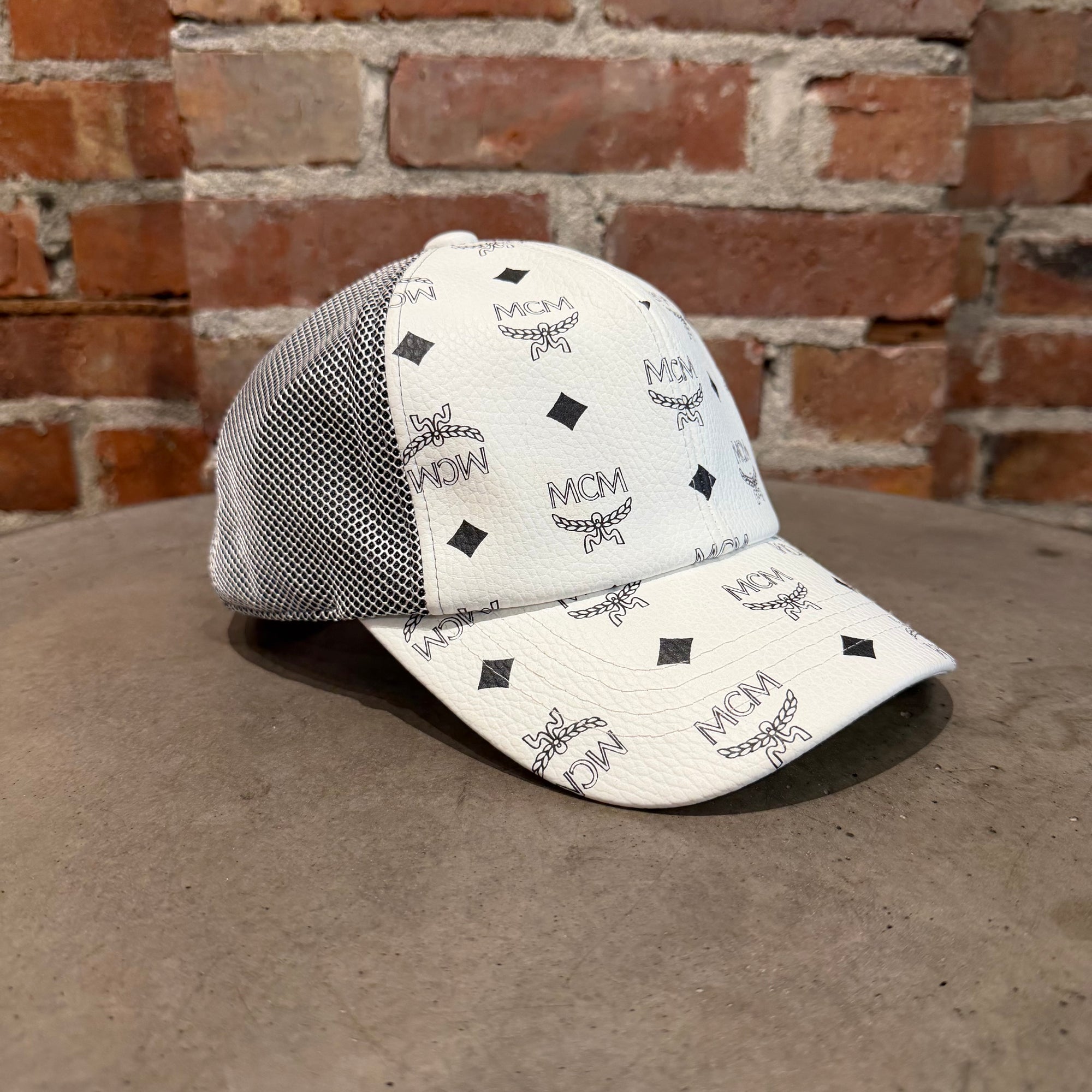 MCM VISETOS LEATHER TRUCKER HAT ‘WHITE’