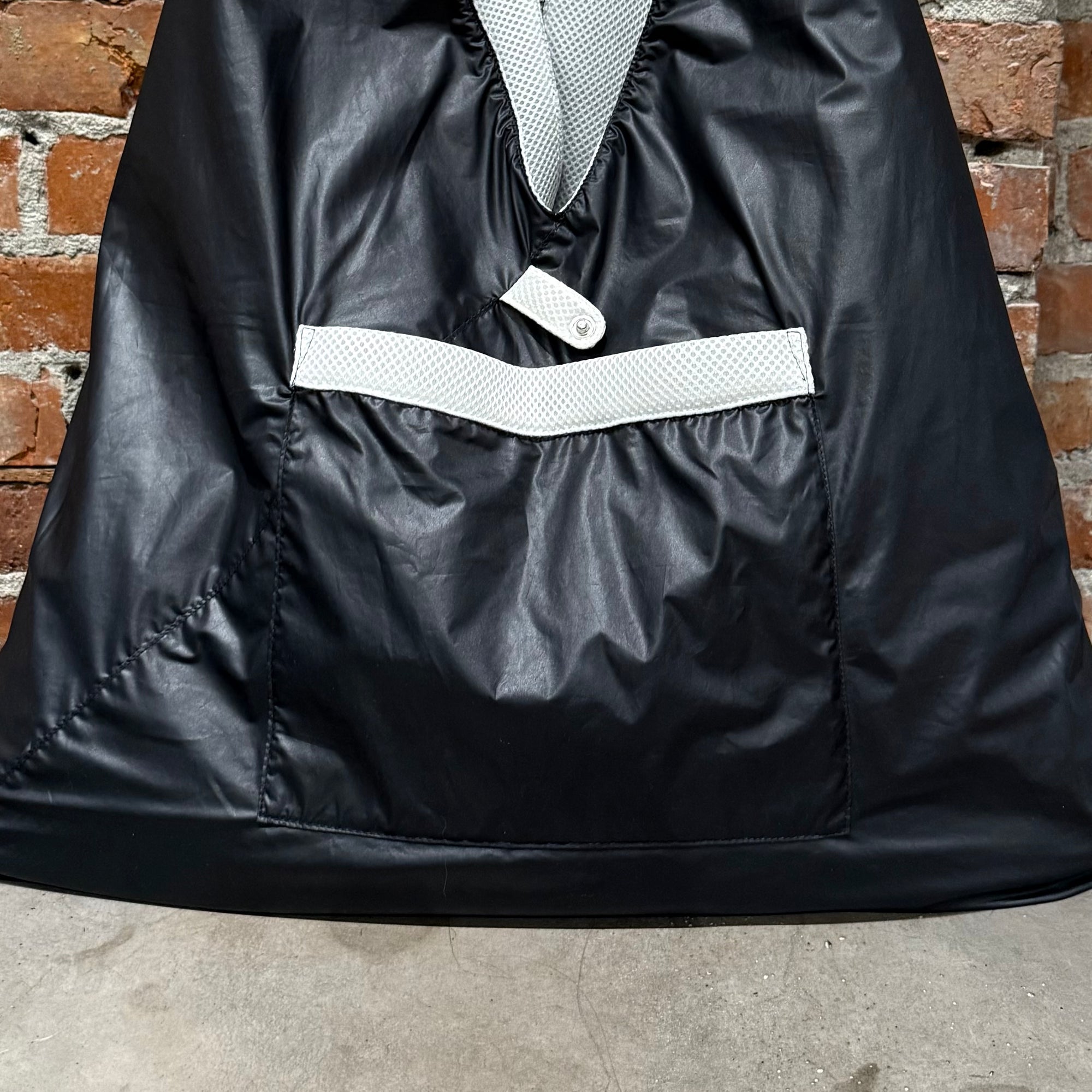 MM6 SIDE SLING REVERSIBLE BAG ‘BLACK/WHITE’