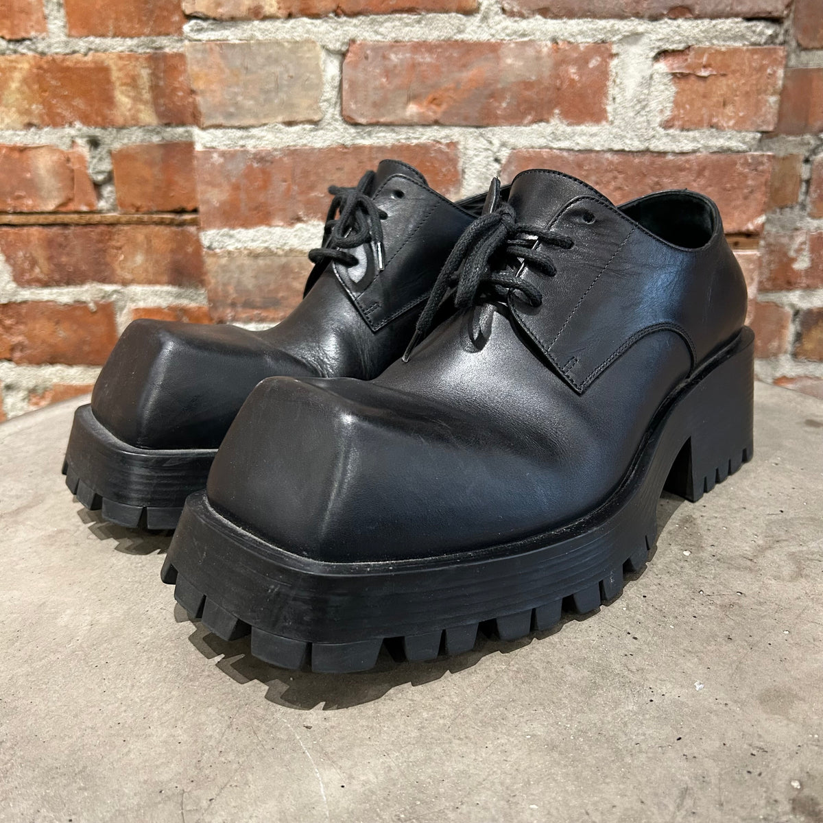BALENCIAGA LEATHER TROOPER DERBIES ‘BLACK’