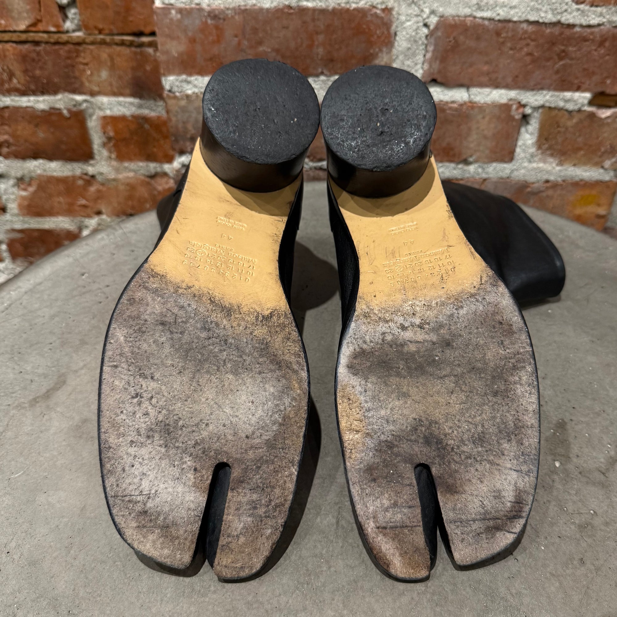 MAISON MARGIELA HEELED TABI BOOTS ‘BLACK’