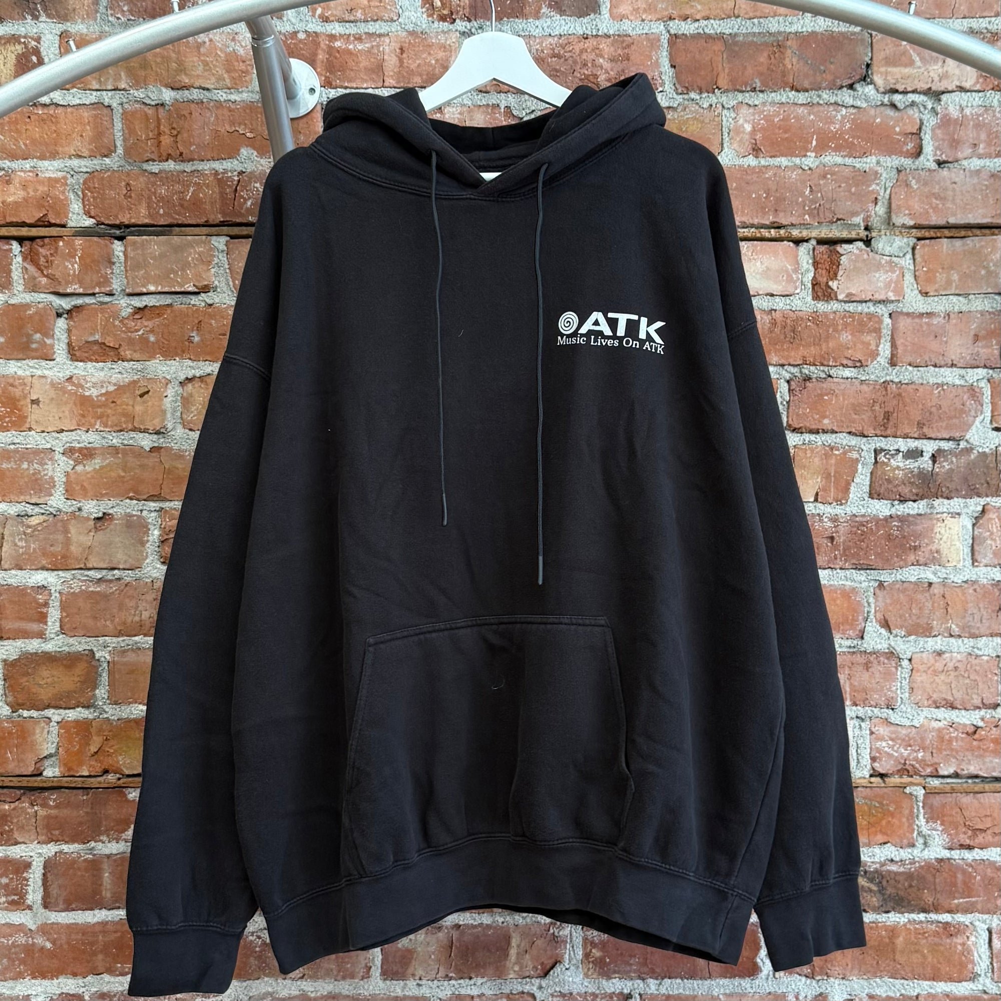 GALLERY DEPT. MUSIC LIVES ON ATK HOODIE ‘BLACK’