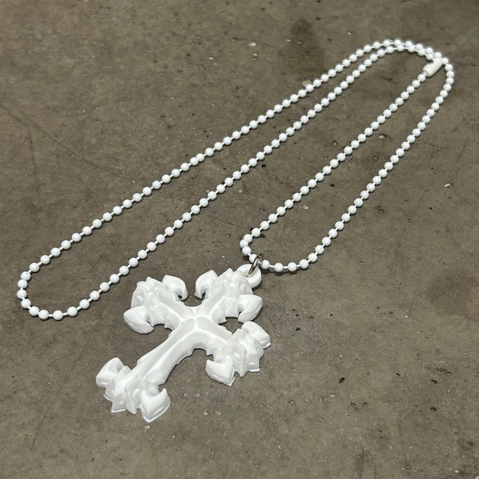 DEAL DESIGN SILICONE GL CROSS NECKLACE ‘WHITE’