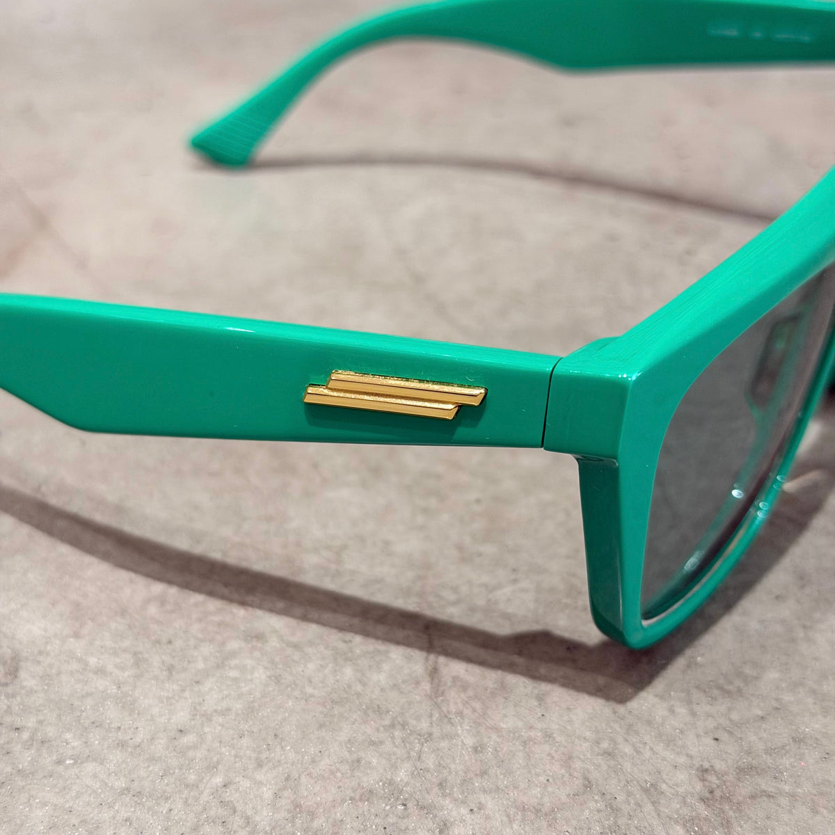 BOTTEGA VENETA BV1060S FLAT-TOP SUNGLASSES ‘GREEN’