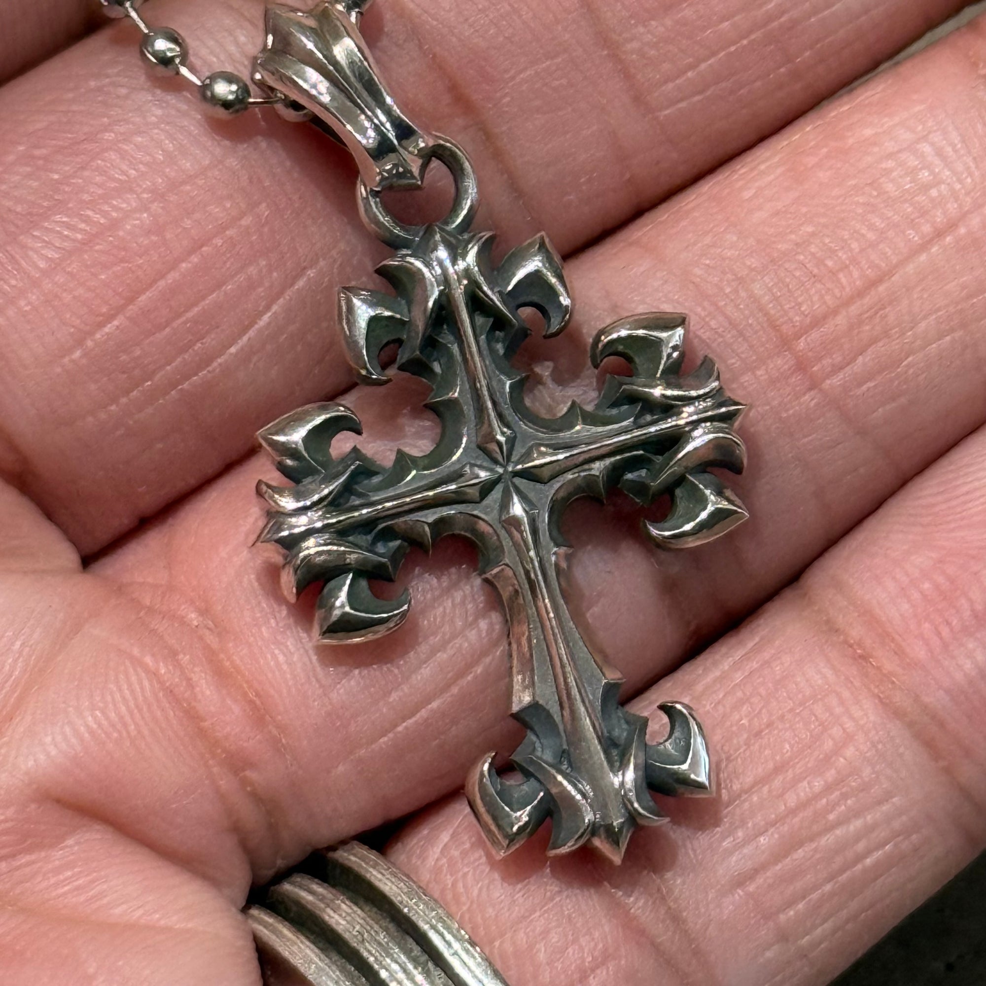 DEAL DESIGN GL CROSS SML NECKLACE ‘SILVER’
