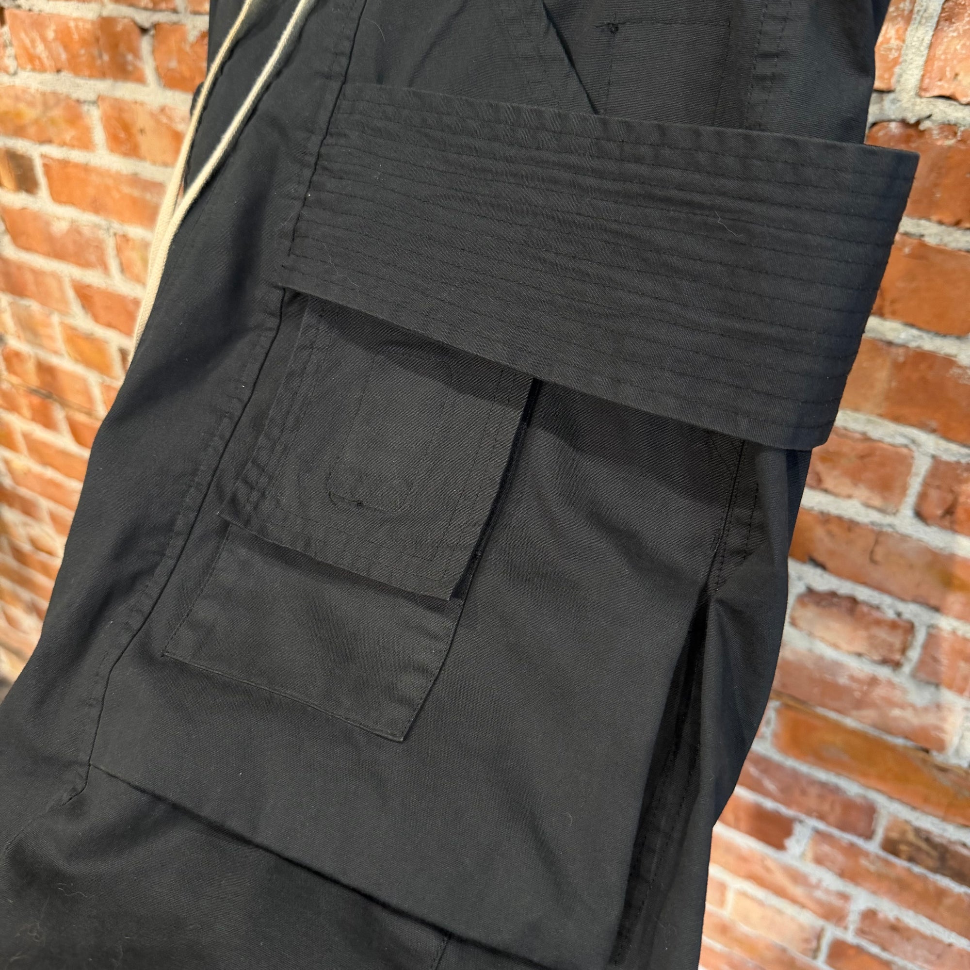 RICK OWENS DRKSDHW CREATCH CARGO SHORTS ‘BLACK’
