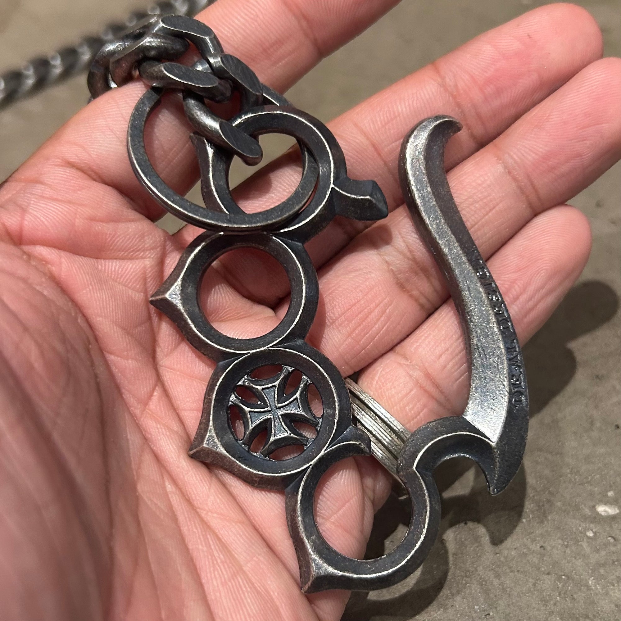 DEAL DESIGN KNUCKLE DUSTER WALLET CHAIN 'AGED SILVER'