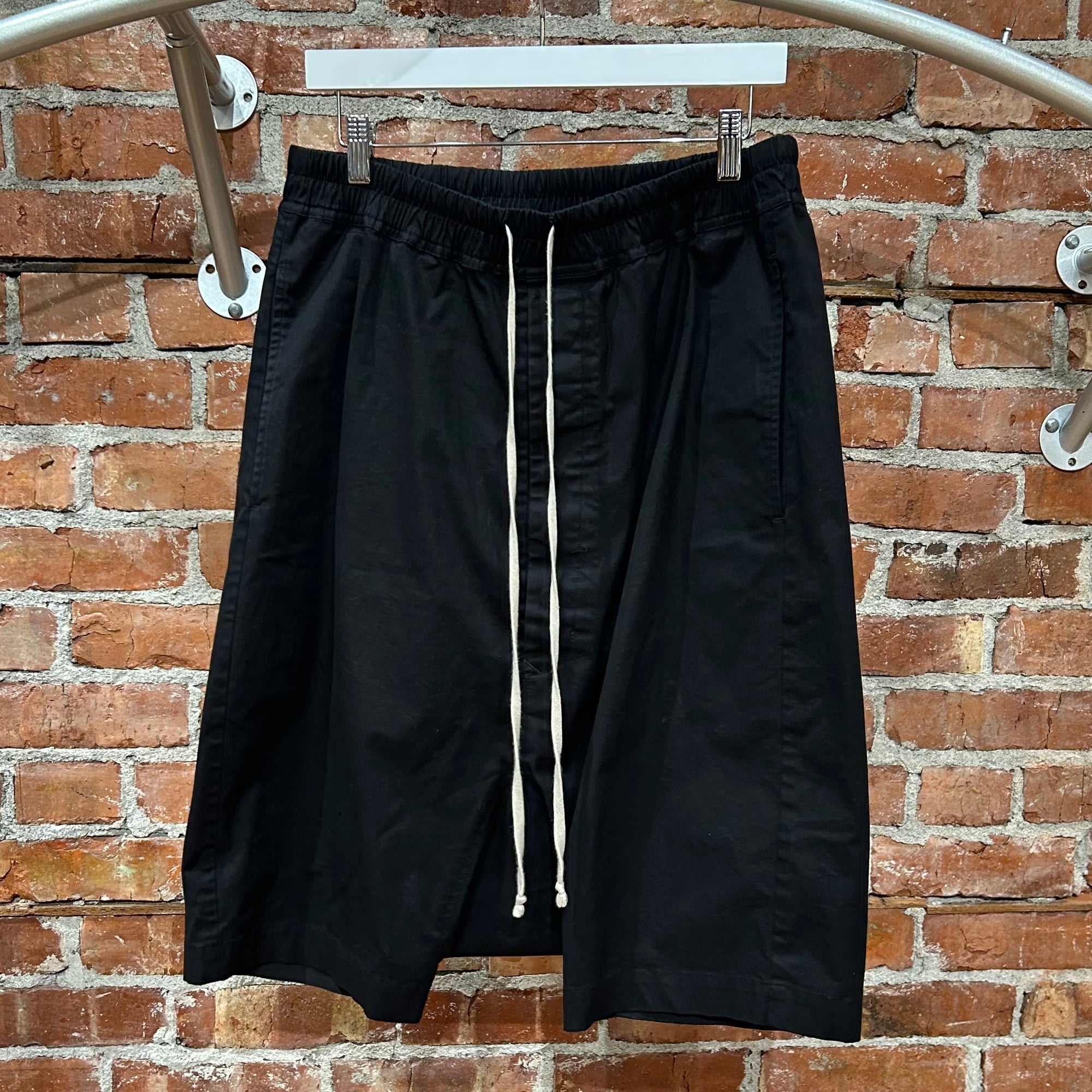 RICK OWENS FOREVER POD SHORTS ‘BLACK’
