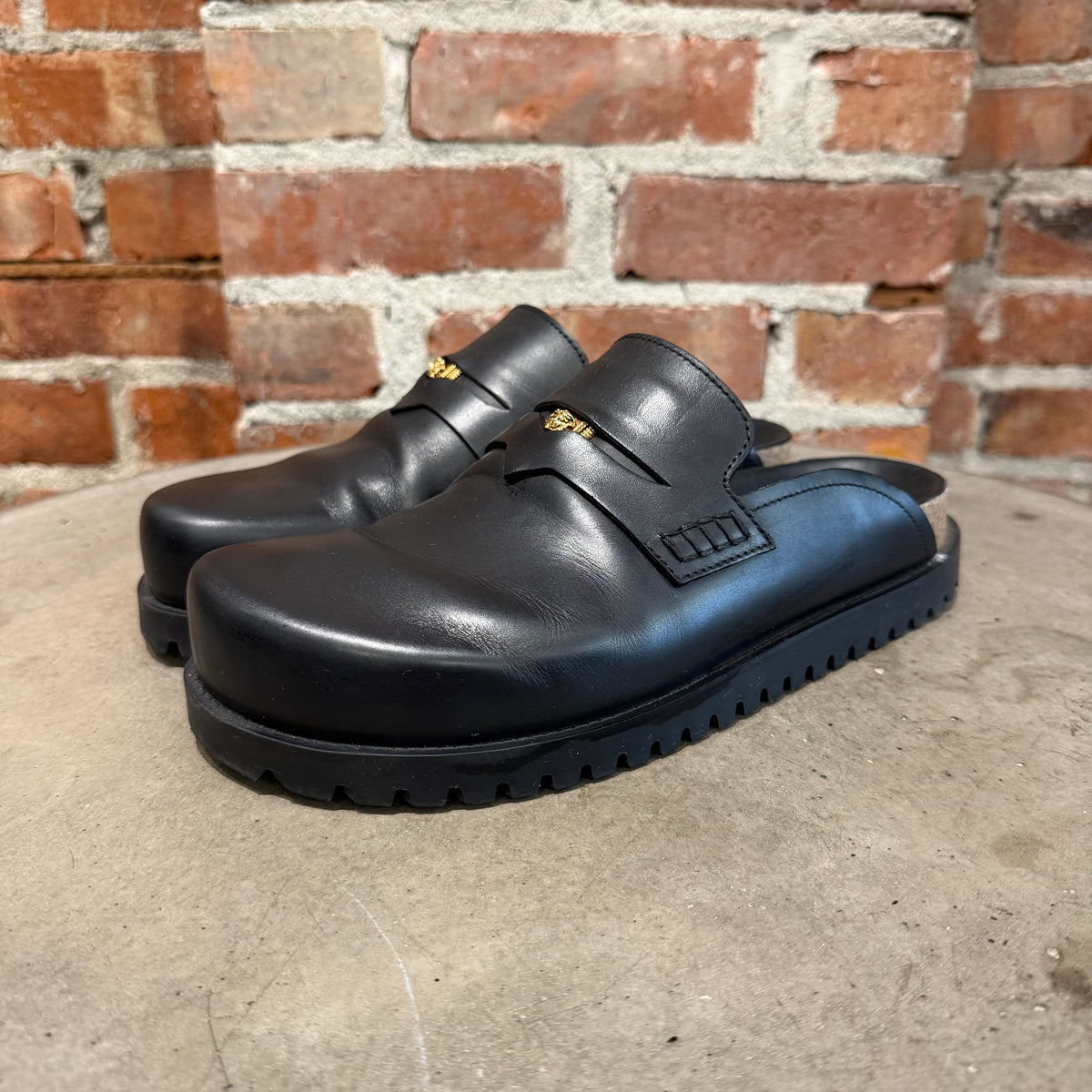 VERSACE LEATHER CLOG MULES ‘BLACK’