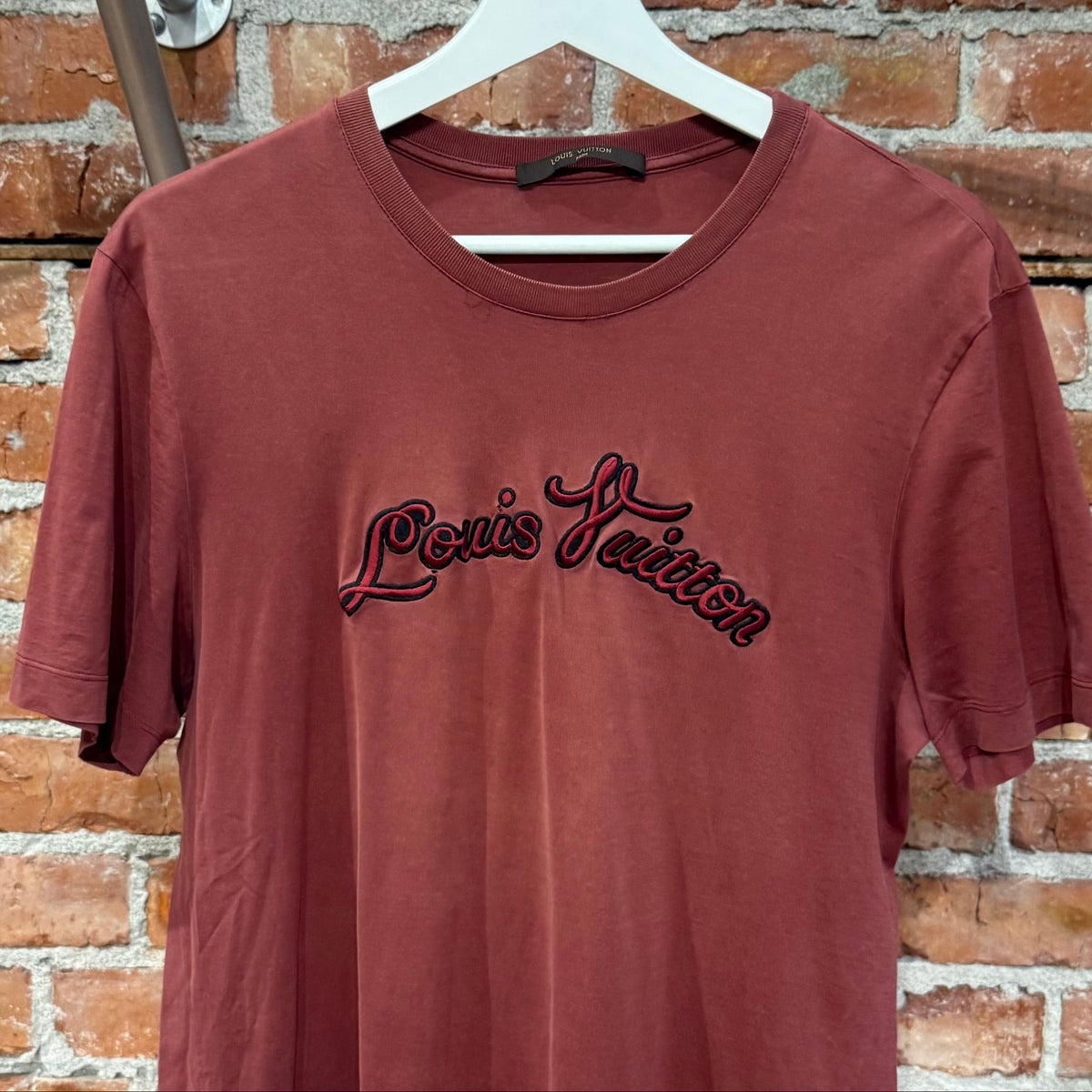 LOUIS VUITTON OVERDED SCRIPT TEE ‘RUST’