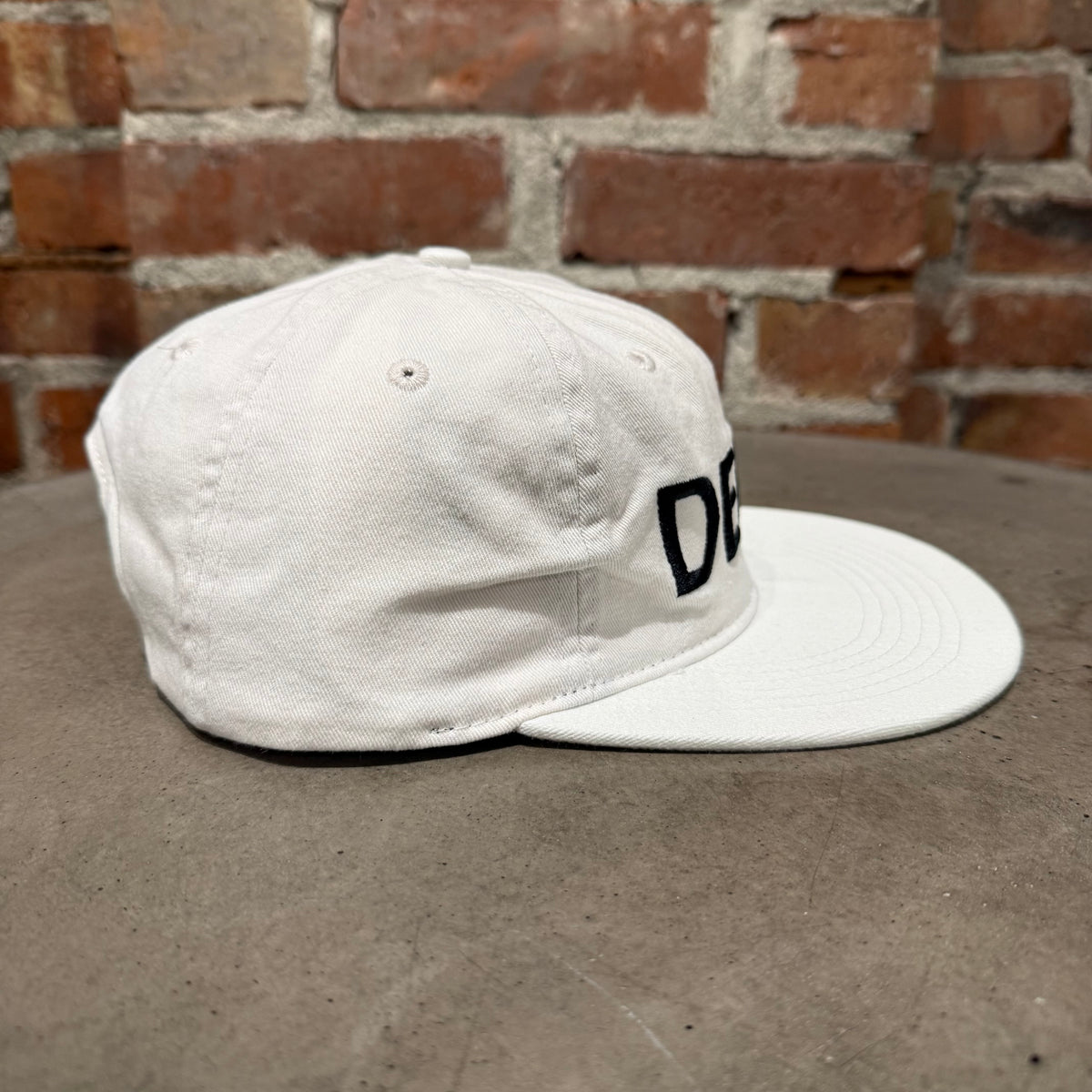 GALLERY DEPT. EMBROIDERED DEPT LOGO HAT ‘WHITE’