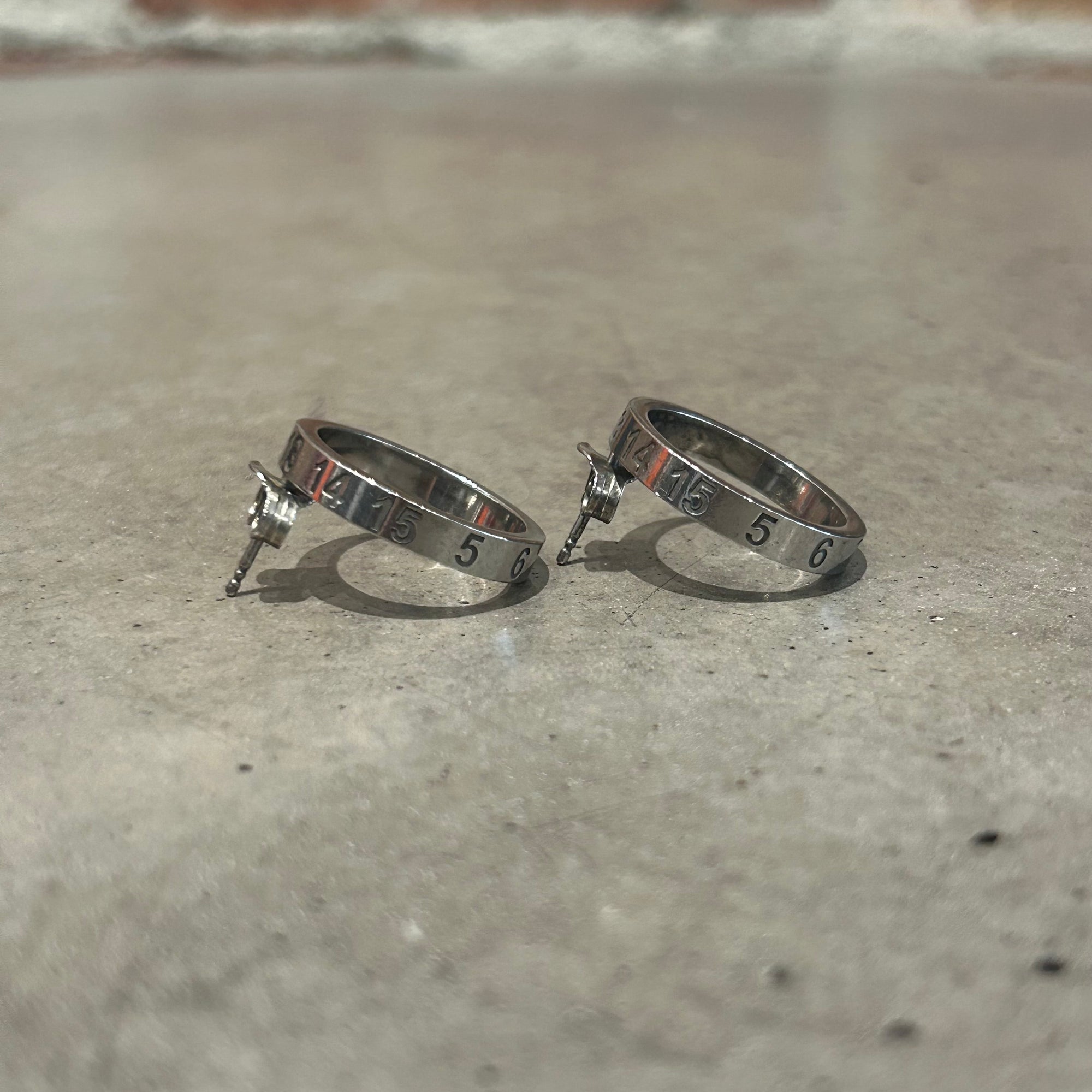 MAISON MARGIELA .925 HOOP EARRINGS ‘TARNISHED SILVER’