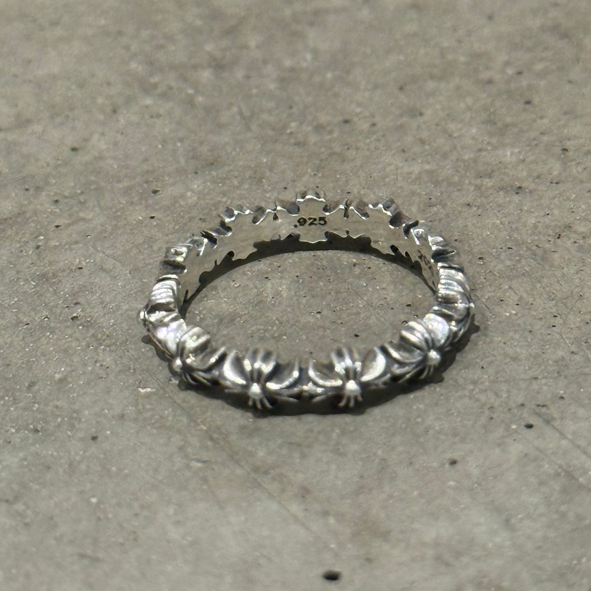 CHROME HEARTS TINY-E BAND RING ‘SILVER’