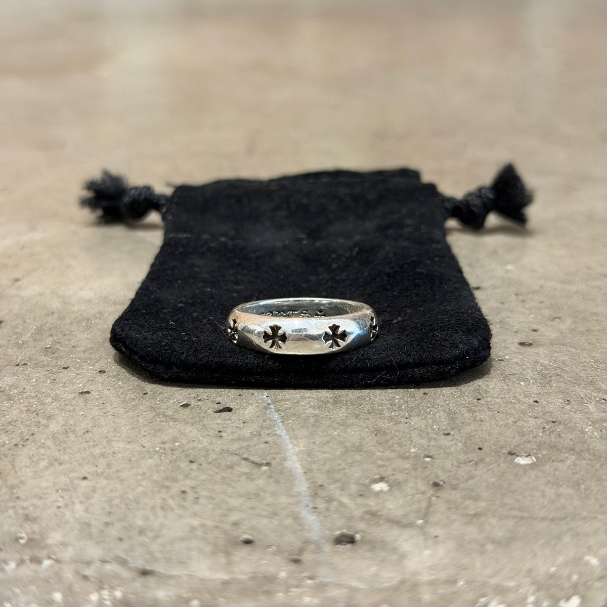 CHROME HEARTS NEGATIVE PLUS BAND RING ‘SILVER’
