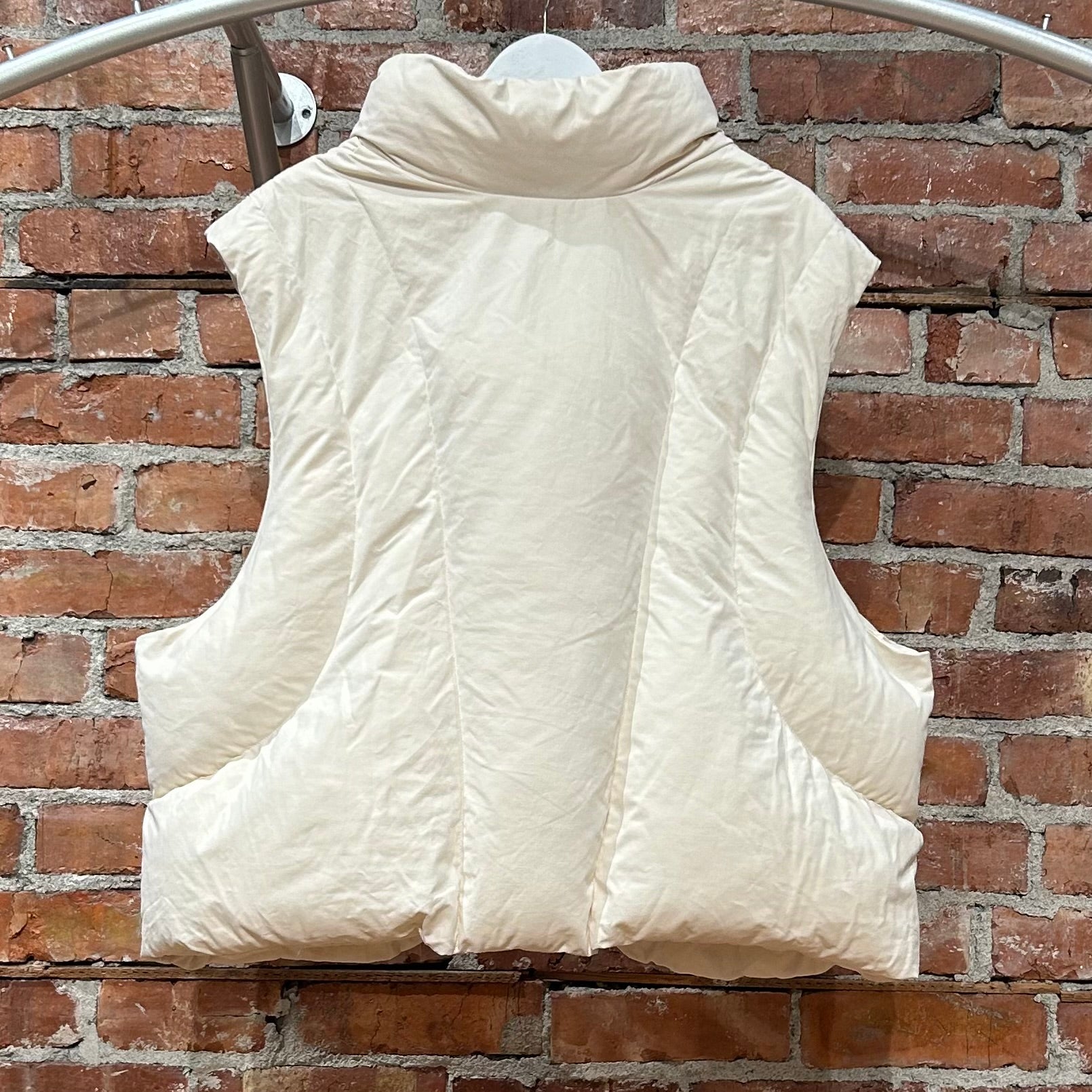 HYEIN SEO REVERSIBLE PADDED PUFFER VEST ‘CREAM’