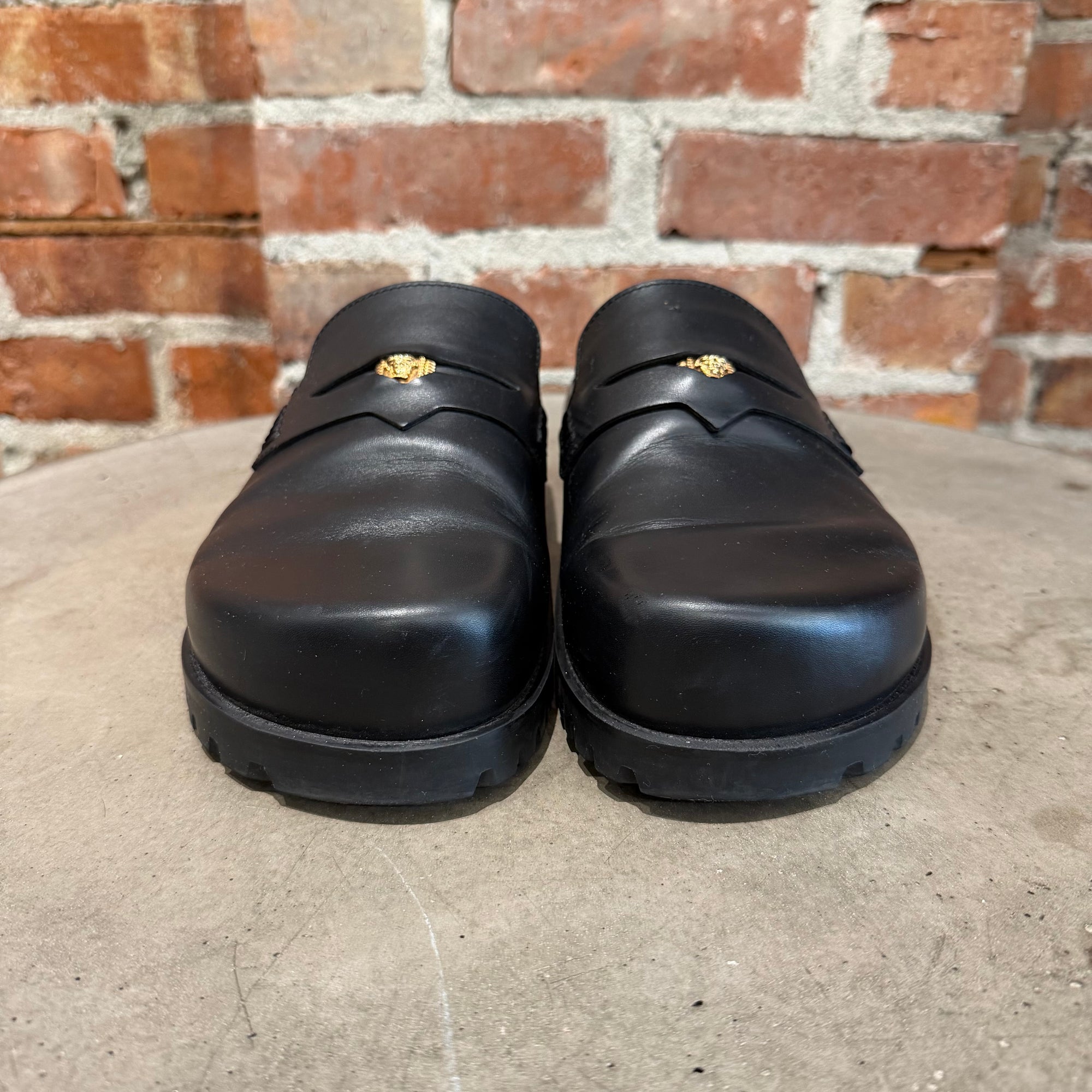 VERSACE LEATHER CLOG MULES ‘BLACK’