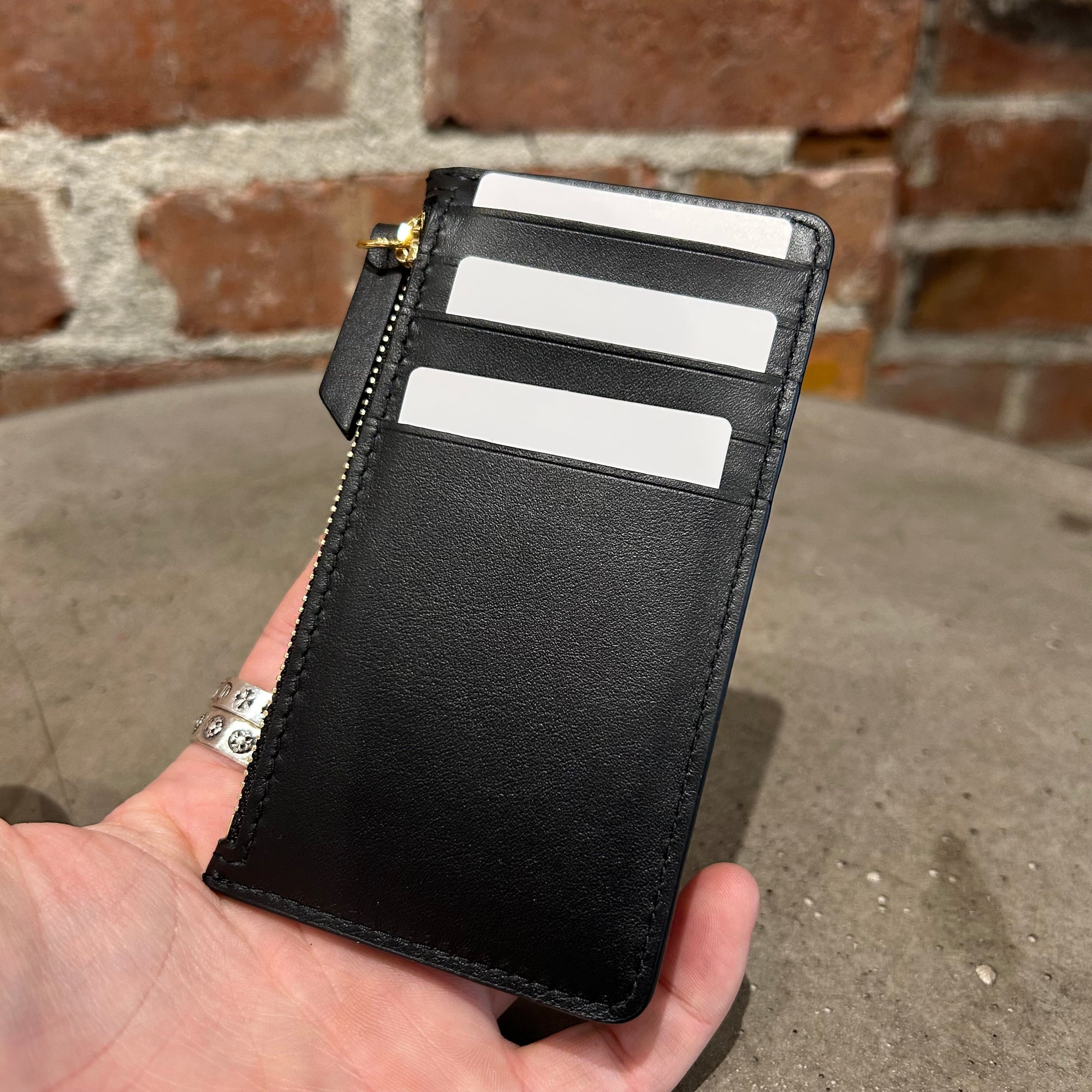 MAISON MARGIELA FOUR STITCH ZIP CARD HOLDER ‘BLACK’