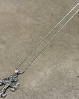 DEAL DESIGN GL CROSS MED NECKLACE ‘SILVER’