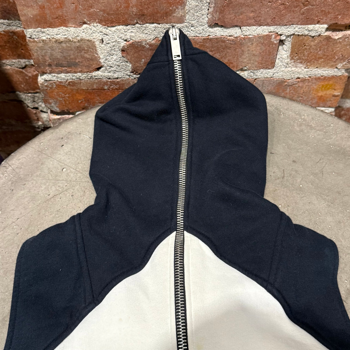 GARETH PUGH OLMAR MIRTA SLEEVELESS GIMP ZIP HOODIE ‘BLACK/WHITE”