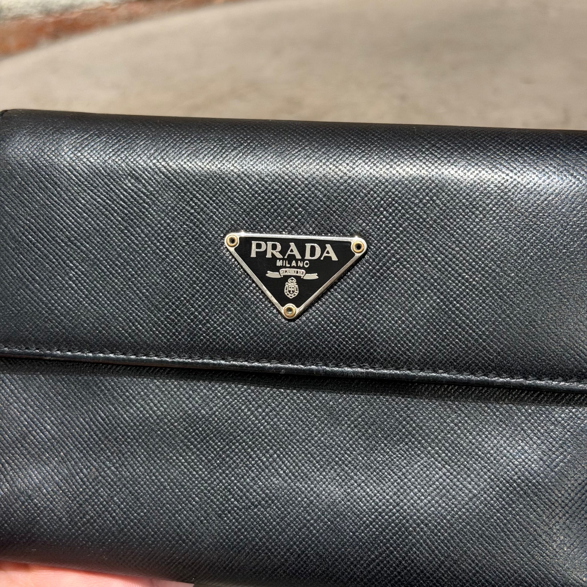 PRADA BADGE SNAP BIFOLD WALLET ‘BLACK’