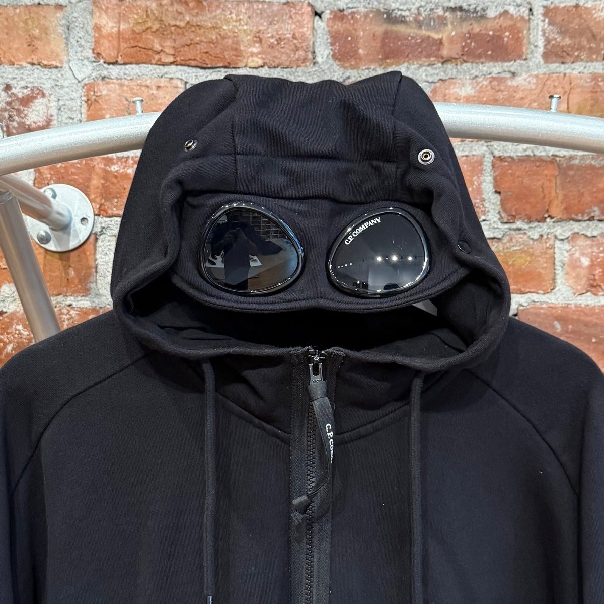 C.P. COMPANY DIAGONAL RAISED FLEECE GOGGLE ZIP HOODIE ‘BLACK’