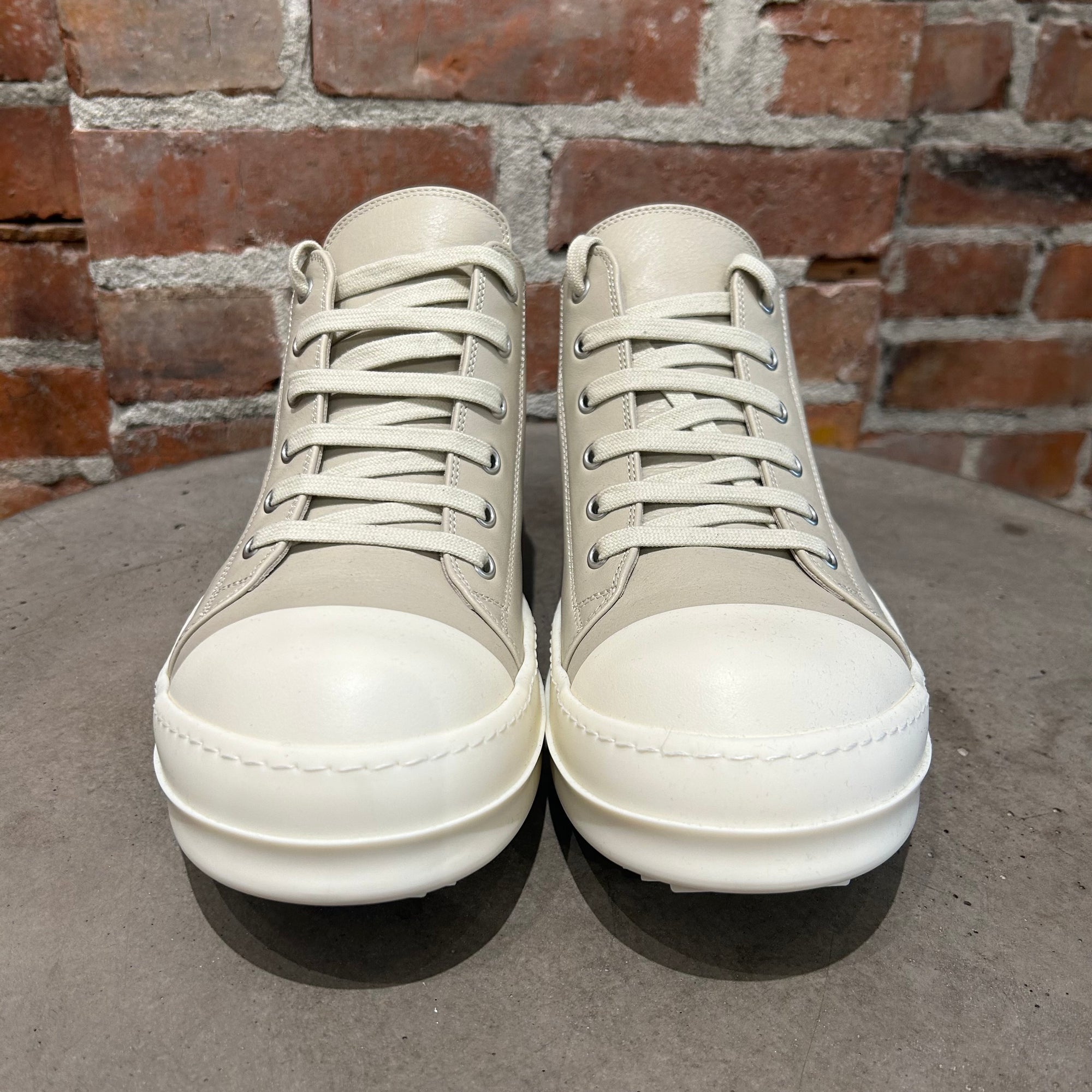 RICK OWENS FW25 LEATHER RAMONE LOW SNEAKERS ‘SAND’