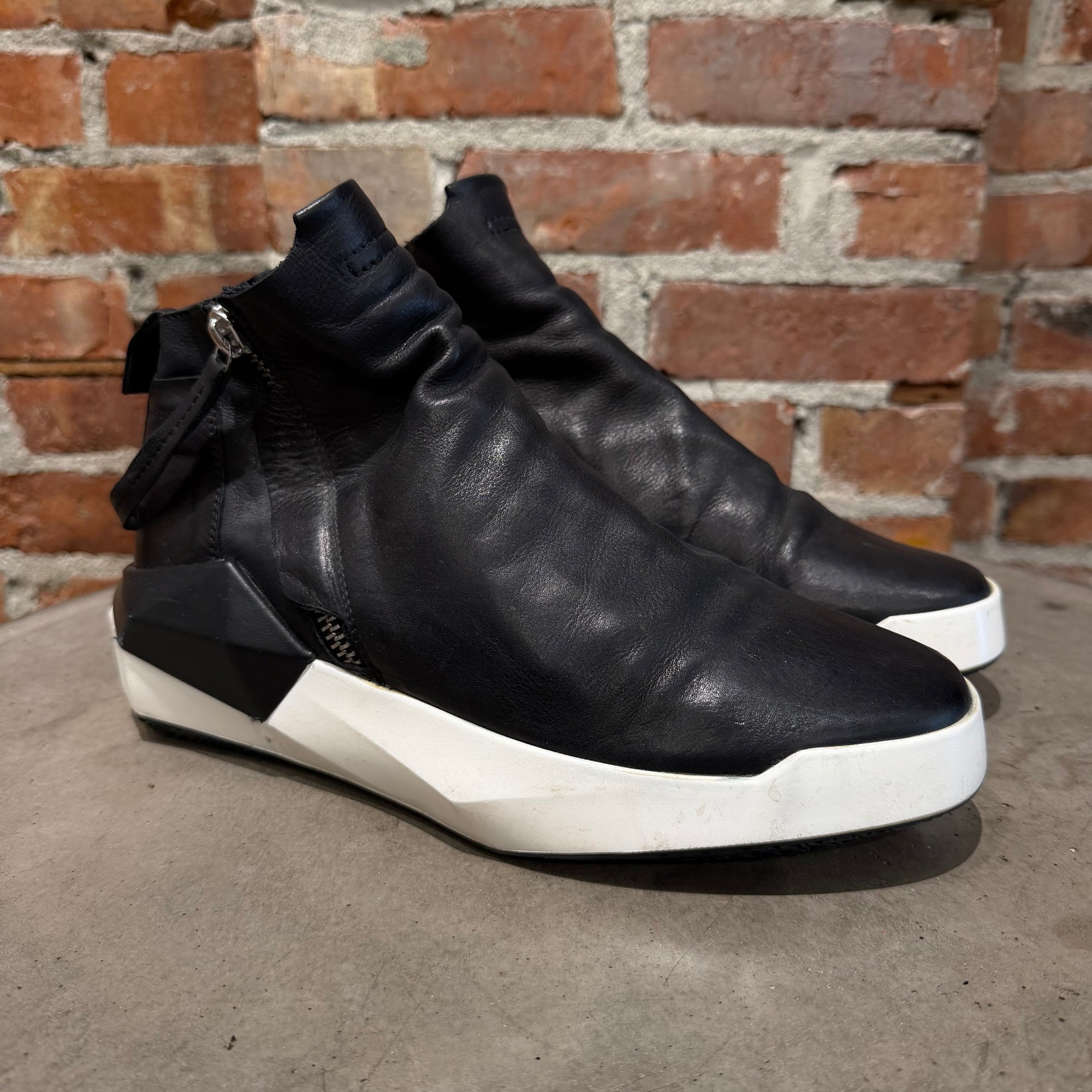 CINZIA ARAIA HIGHTOP LEATHER SNEAKERS ‘BLACK’