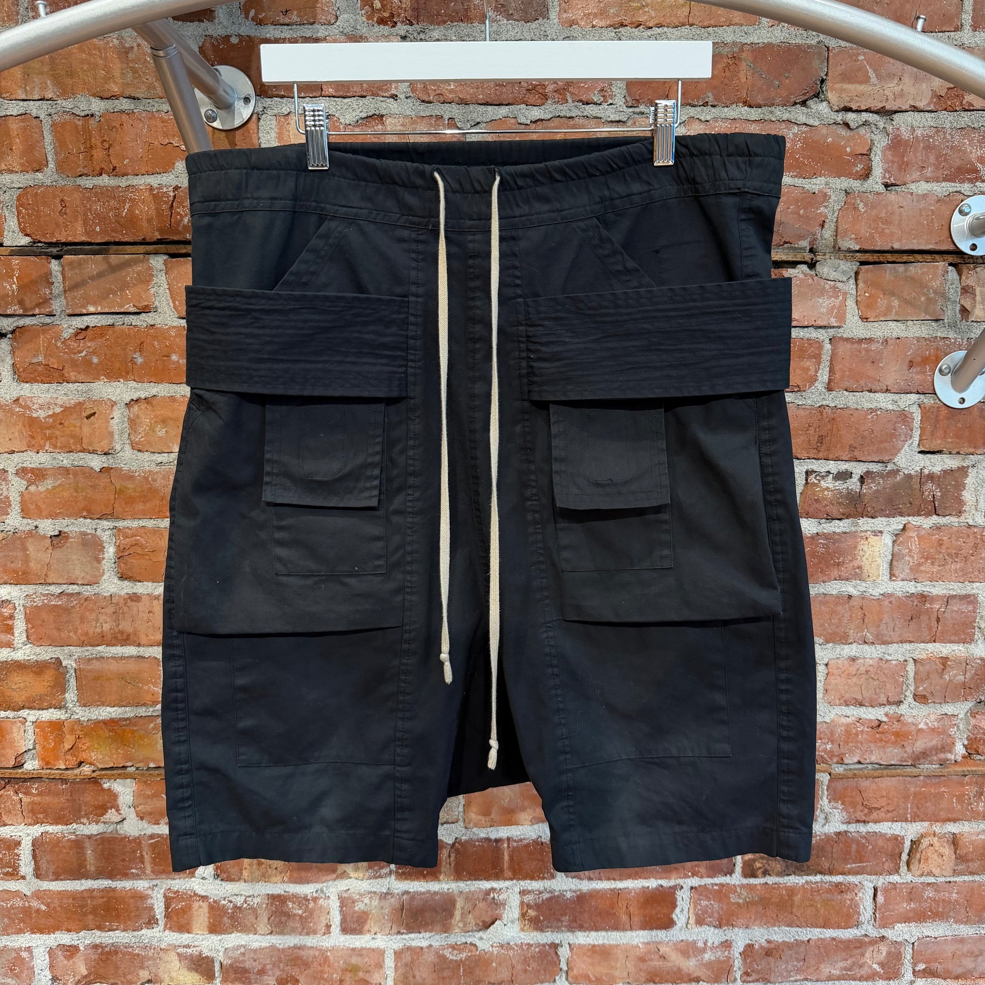 RICK OWENS DRKSDHW CREATCH CARGO SHORTS ‘BLACK’