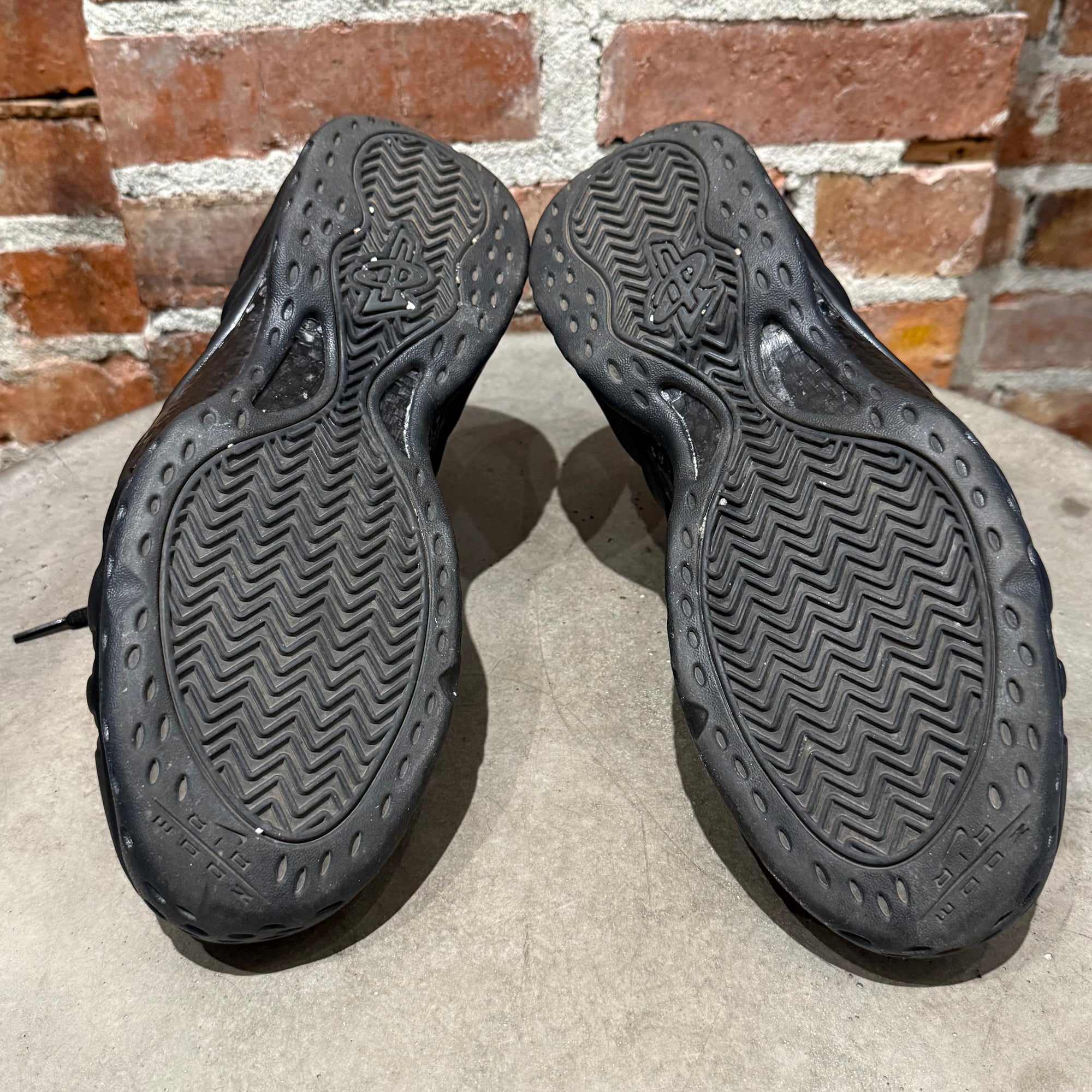 NIKE FOAMPOSITE ONE TRIPLE BLACK ‘BLACK’