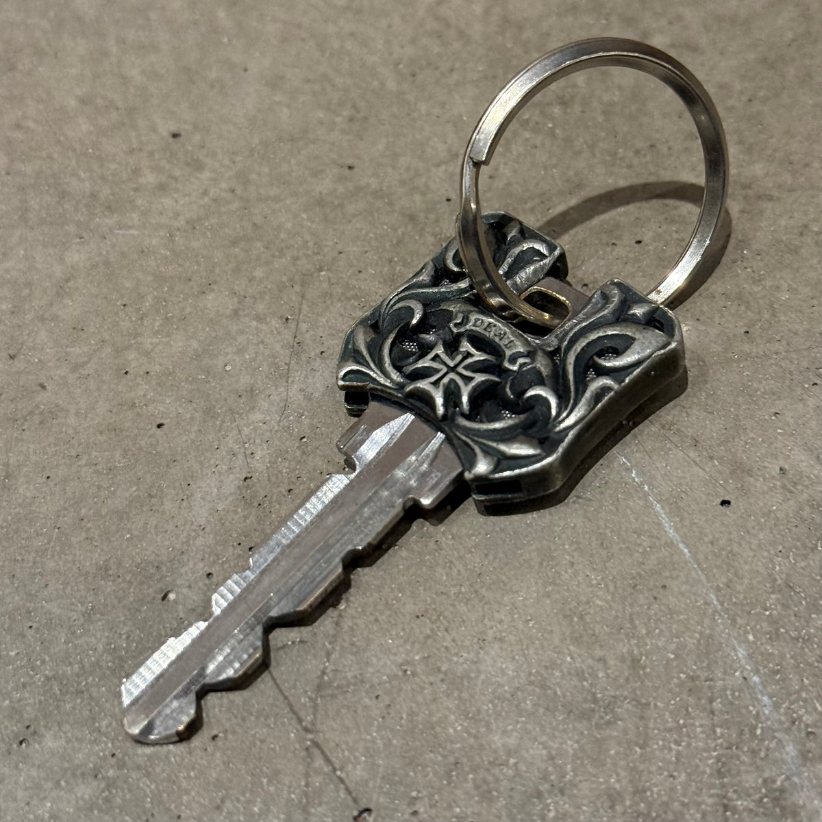 DEAL DESIGN KEY SHIELD KECHAIN ‘SILVER’