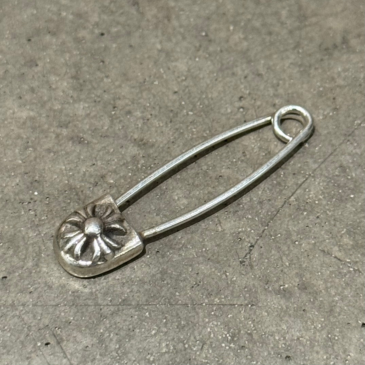 CHROME HEARTS SMALL SAFETY PIN ‘SILVER’