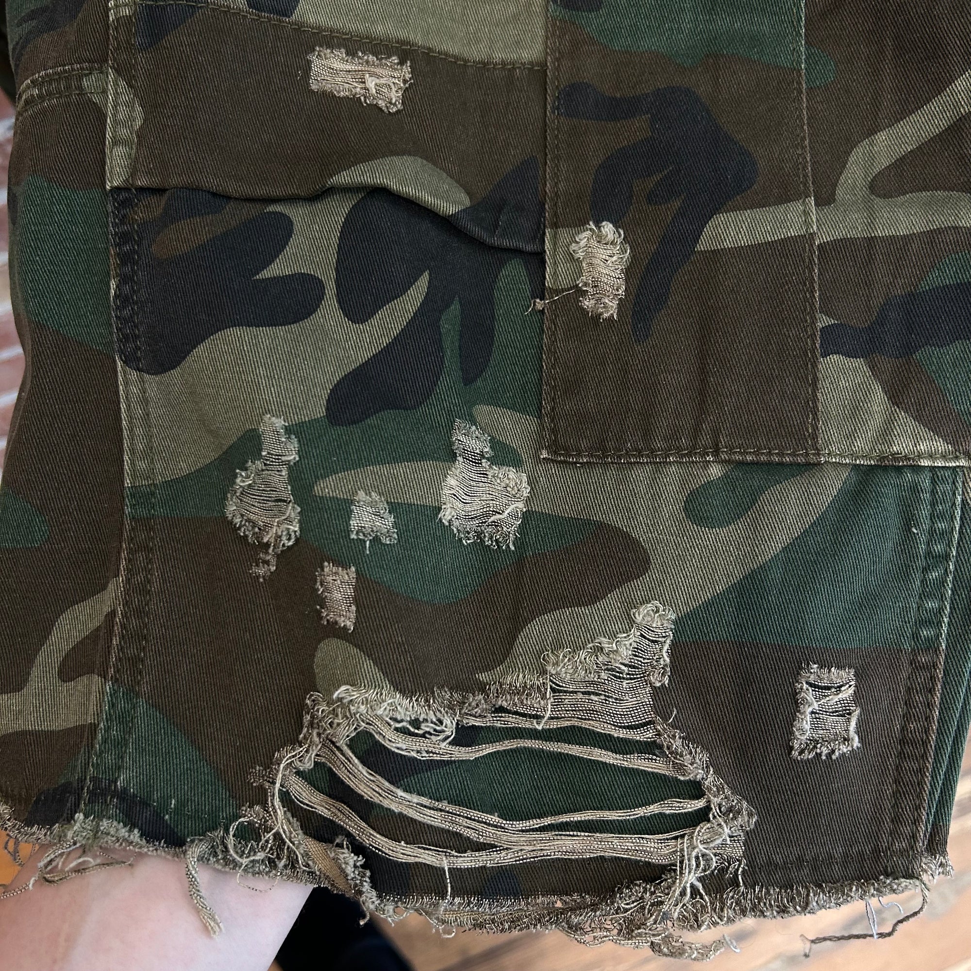 BASKETCASE GALLERY DISTRESSED CARGO SHORTS ‘CAMO’