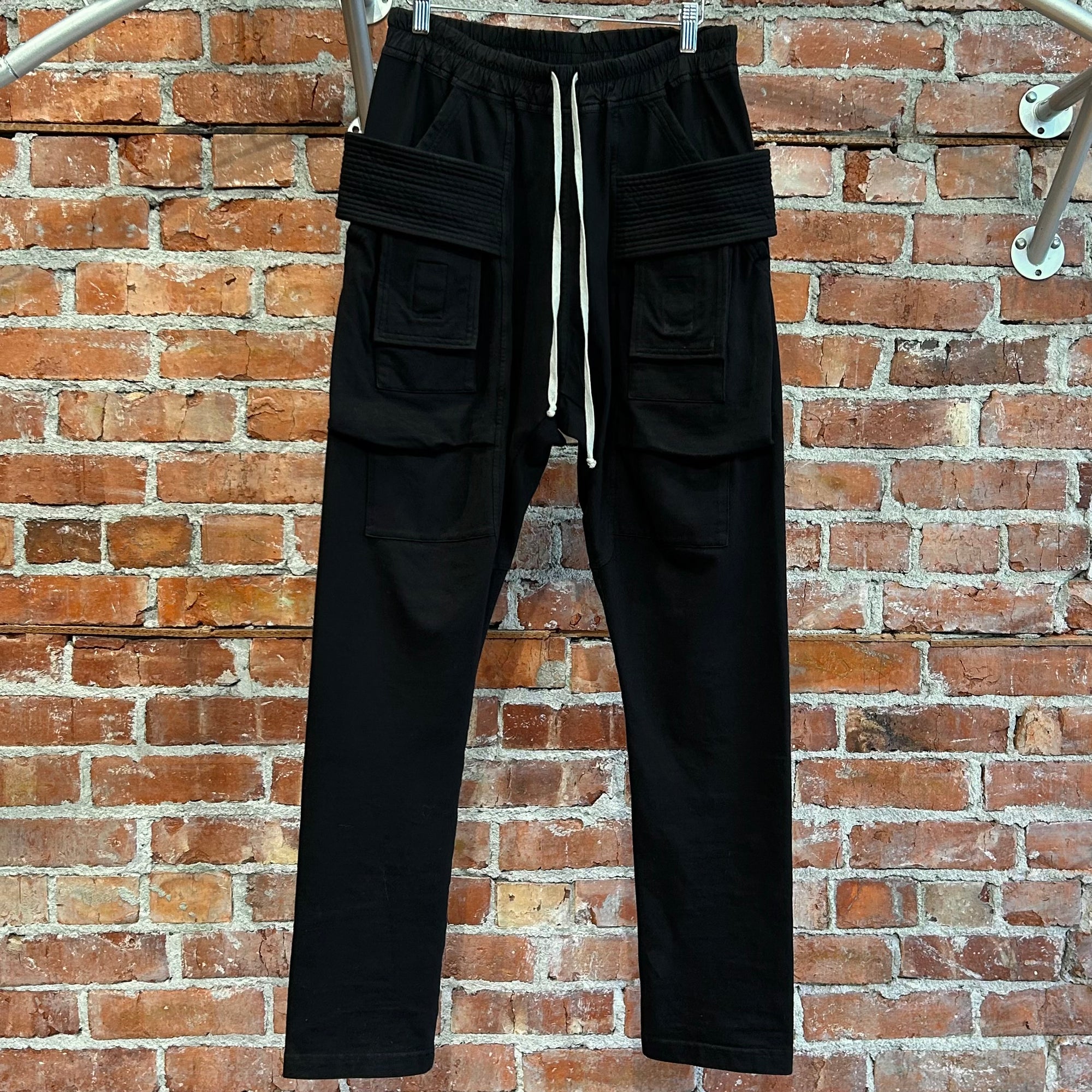 RICK OWENS FW23 LUXOR DRKSDHW RIG CREATCH CARGOS ‘BLACK’