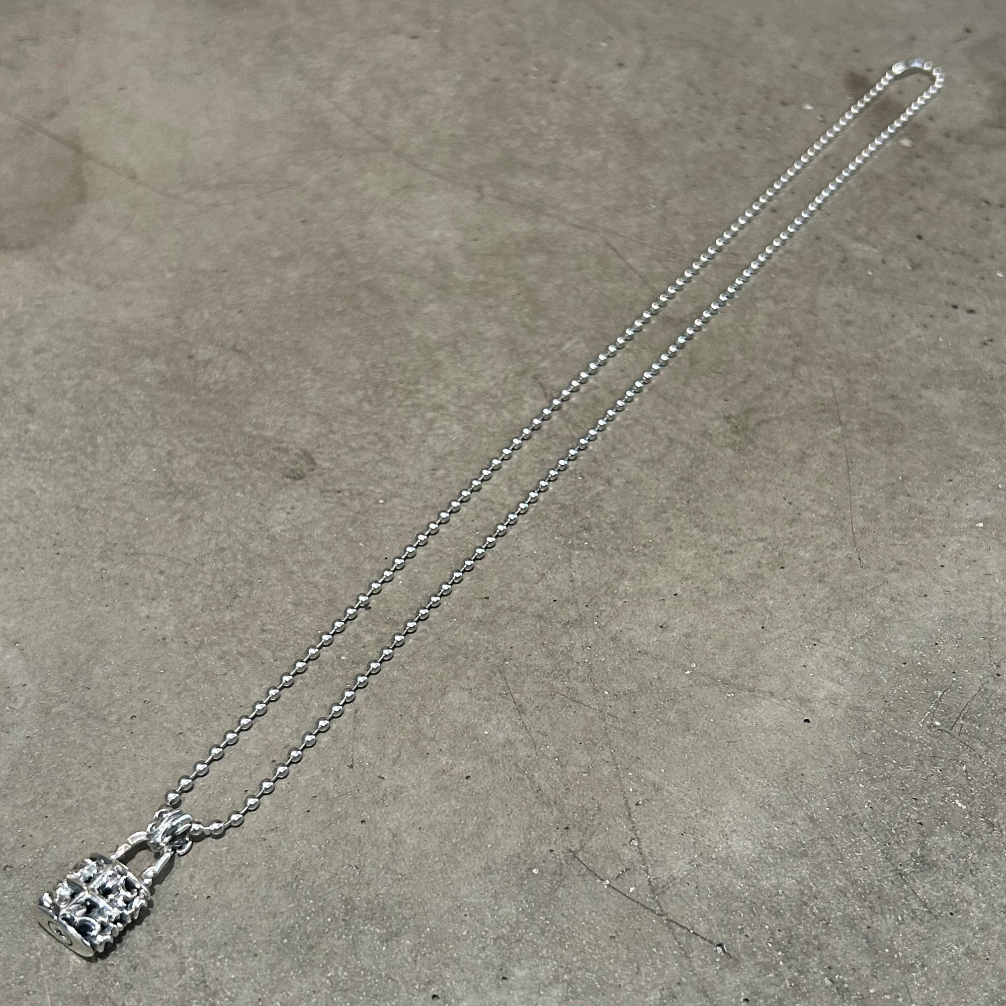 DEAL DESIGN PERSONA PADLOCK NECKLACE ‘SILVER’